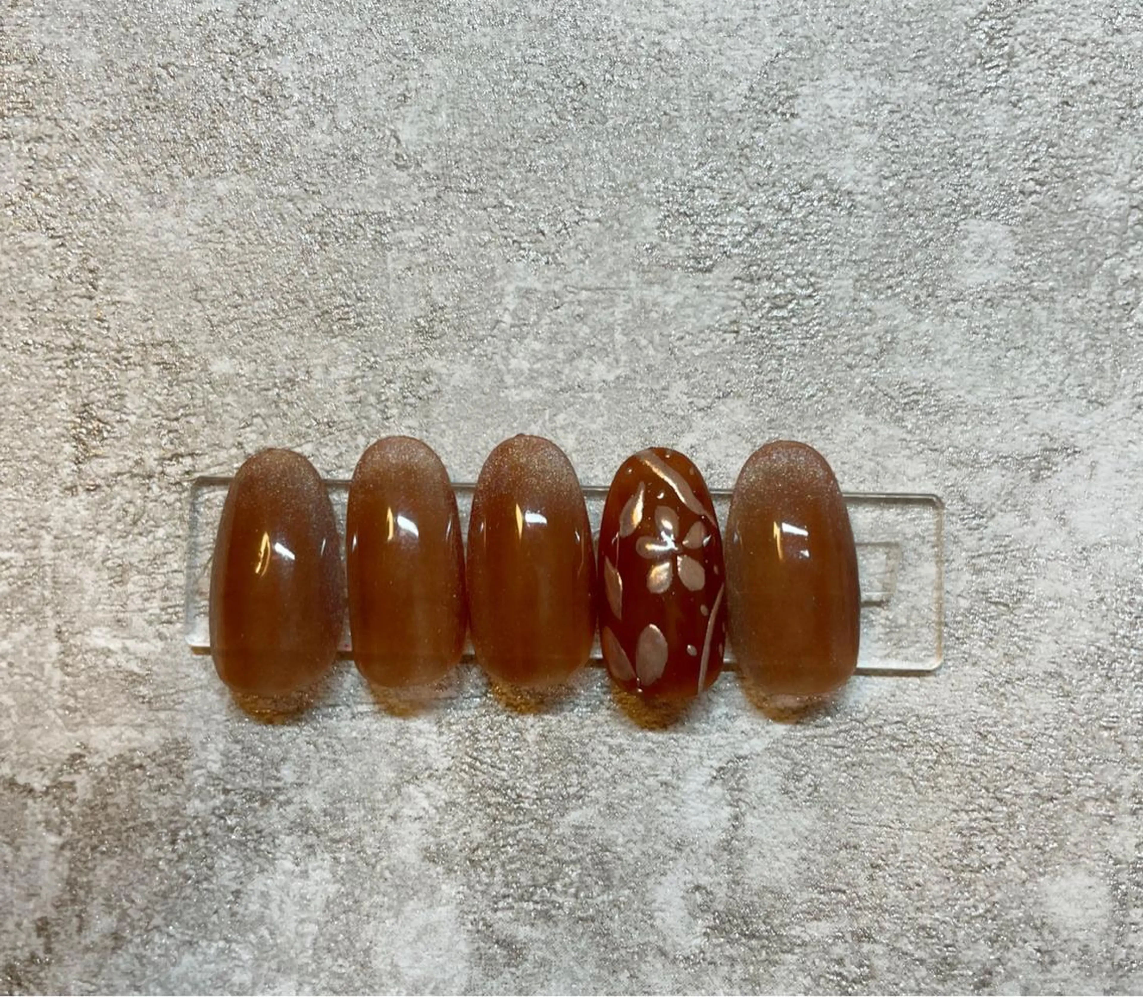 ミディアム ネイル ミラーネイル Re:st〔リスト〕所属・ayane Re:st〔リスト〕のネイルデザイン