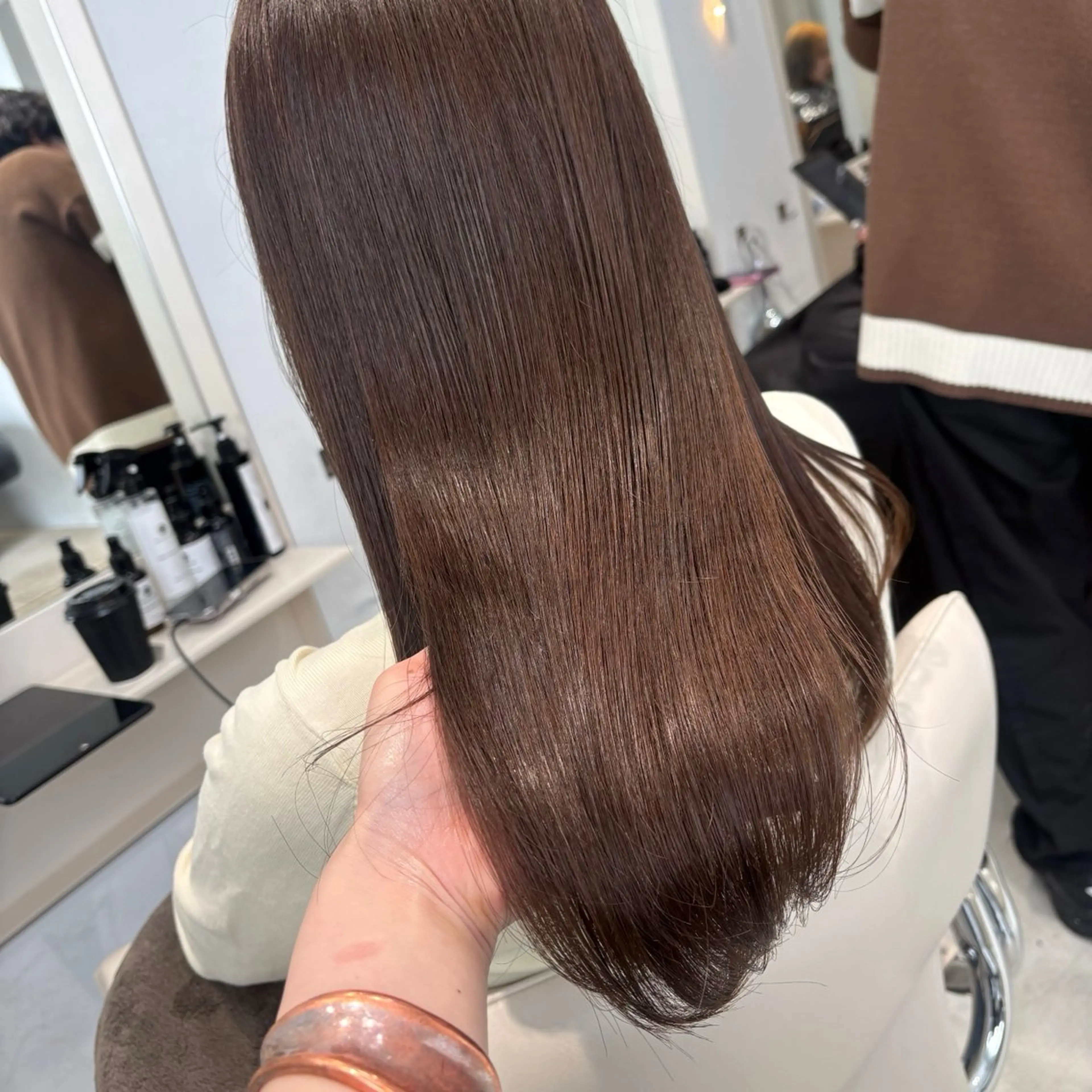 セミロング カラー ベージュカラー ブラウンカラー ブラウンベージュ ココアブラウン グレージュ カット ヘアカラー トリートメント ヘッドスパ ヘアセット カジュアルを女っぽく 𝗮𝘆𝗮𝗰𝗼のヘアスタイル