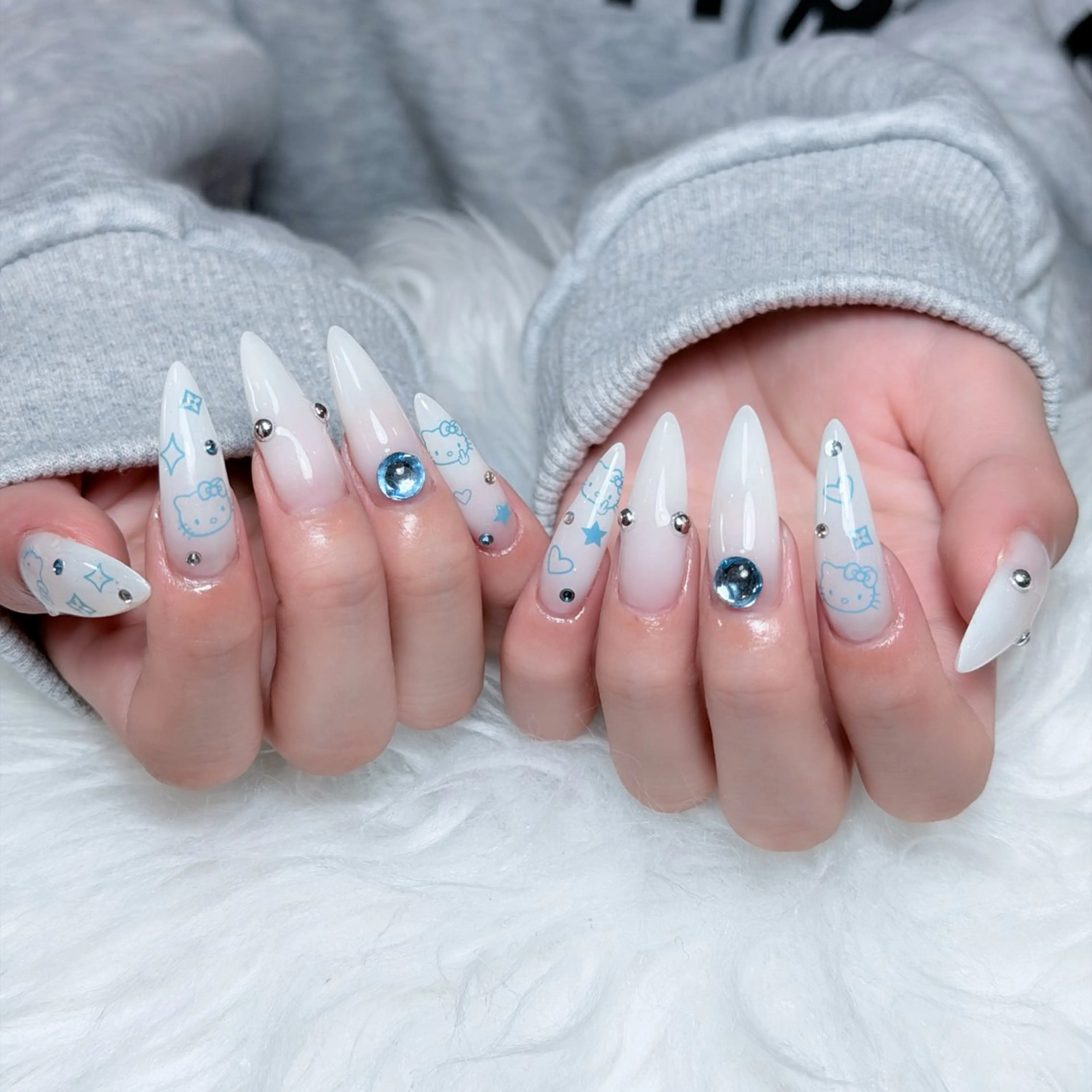 ネイル チークネイル ドット フレンチネイル グラデーション ハート ハンドネイル Julli NailStudioのネイルデザイン