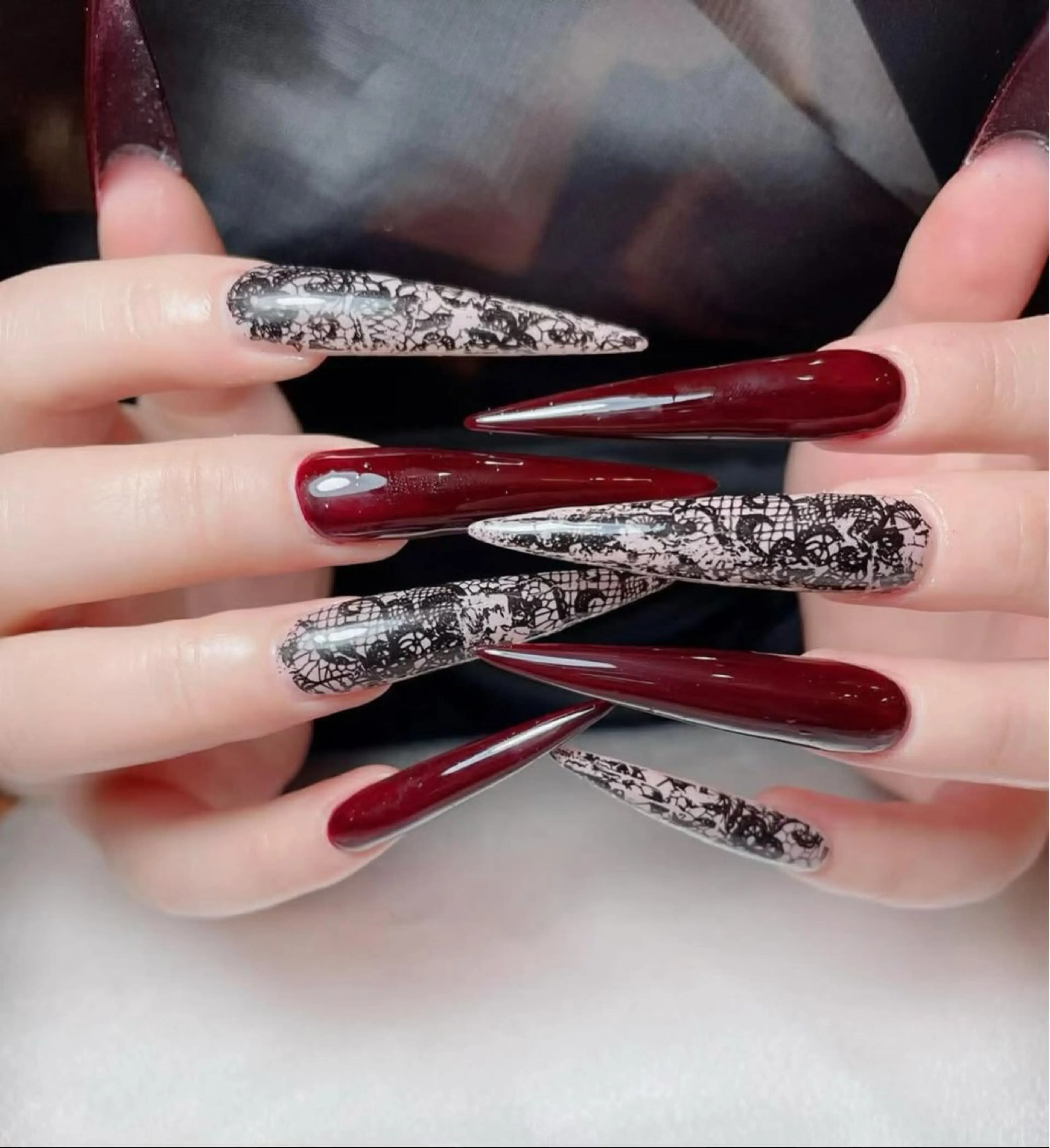 ネイル ボルドー フレンチネイル グラデーション キラキラネイル 韓国ネイル ハンドネイル Rin Nail Shinokuboのネイルデザイン