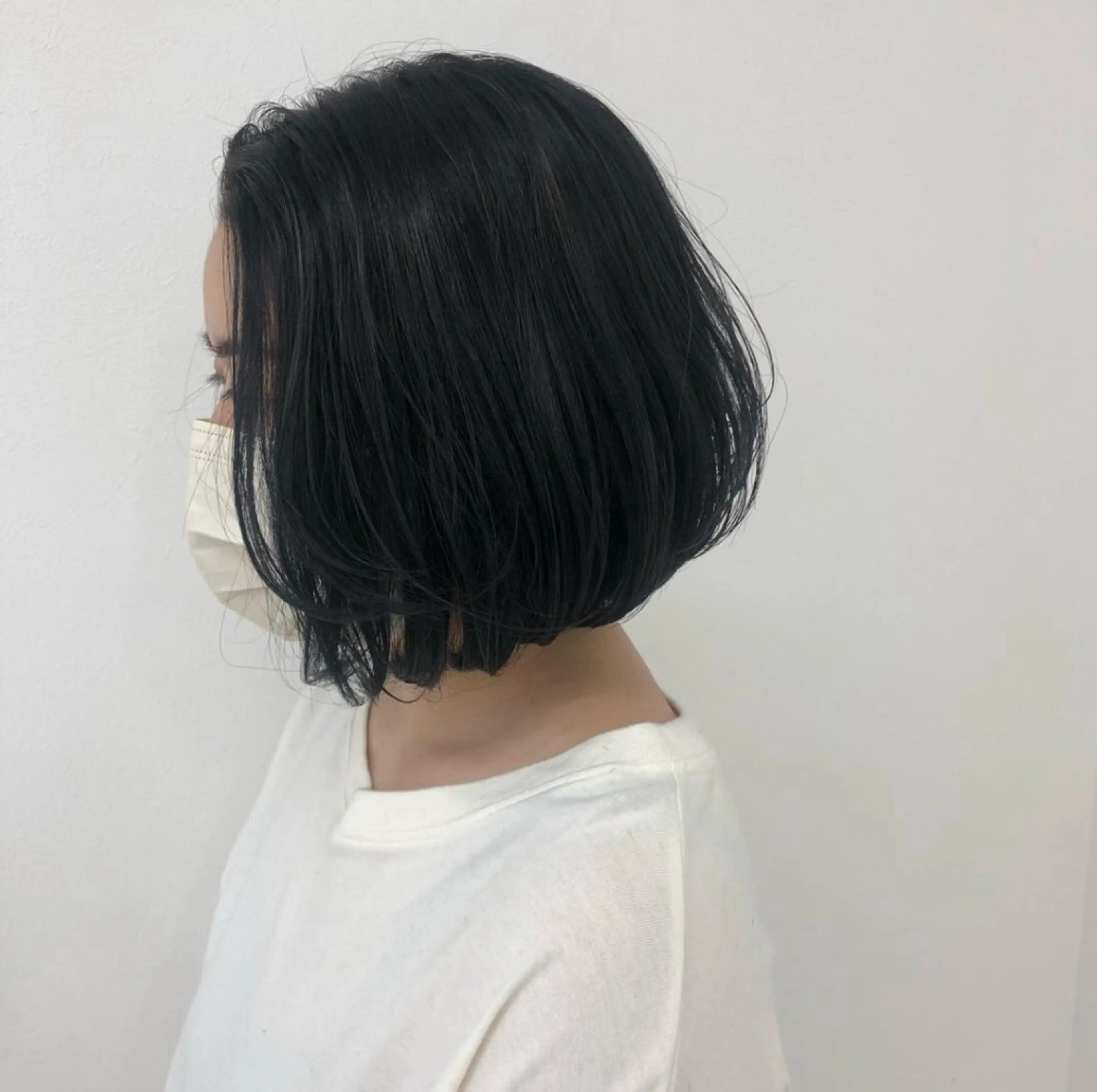 ショート カラー 黒髪 ブルーカラー ブルーブラック 堀越 エリのヘアスタイル