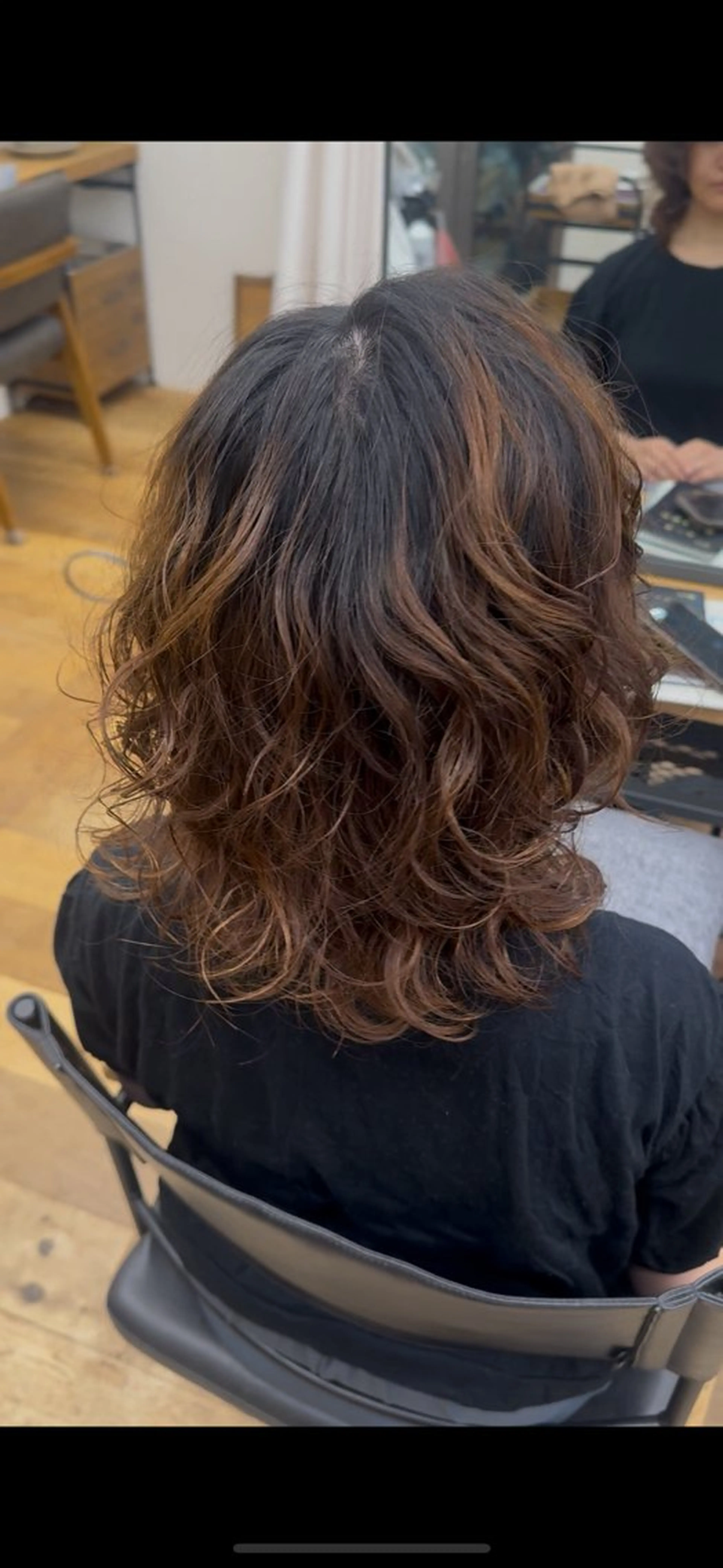 ミディアム パーマ 山下 莉歩のヘアスタイル