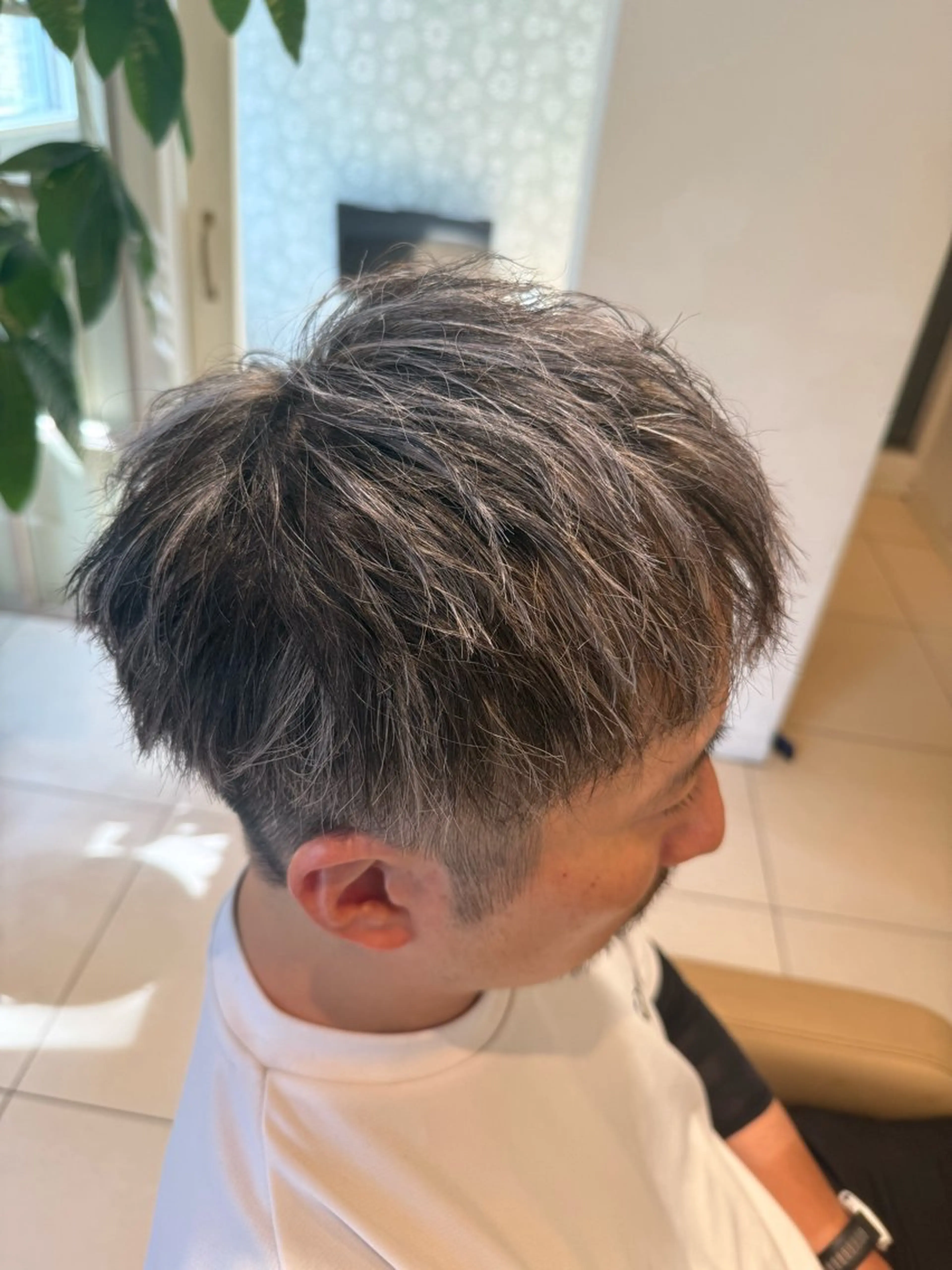 カラー メンズ メンズブリーチ メンズメッシュ ブリーチ メッシュ シルバー カット ヘアカラー トリートメント Men’s特化👑 鈴木大翔のヘアスタイル