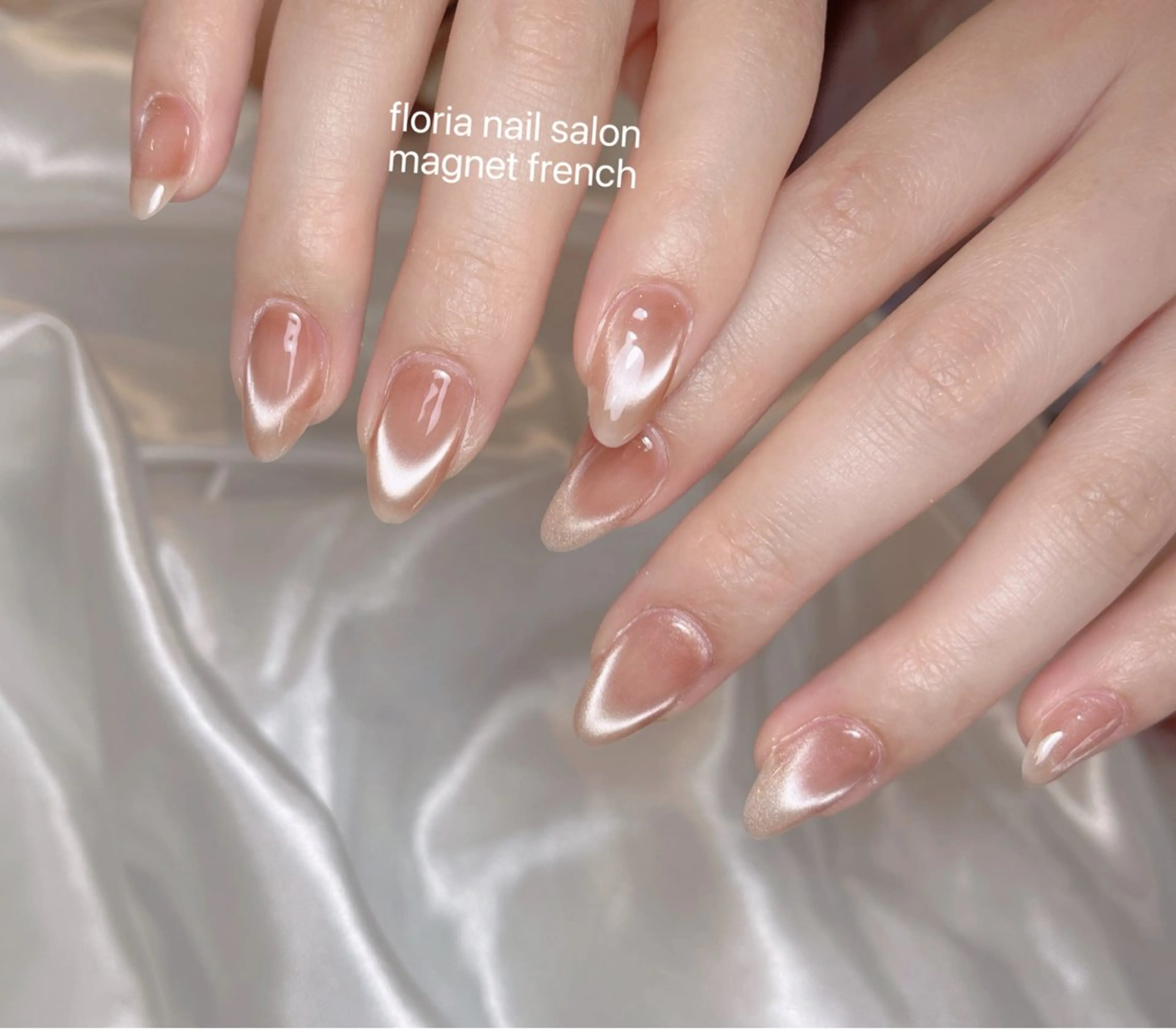 【ワンホン話題】マグネットフレンチネイルの写真