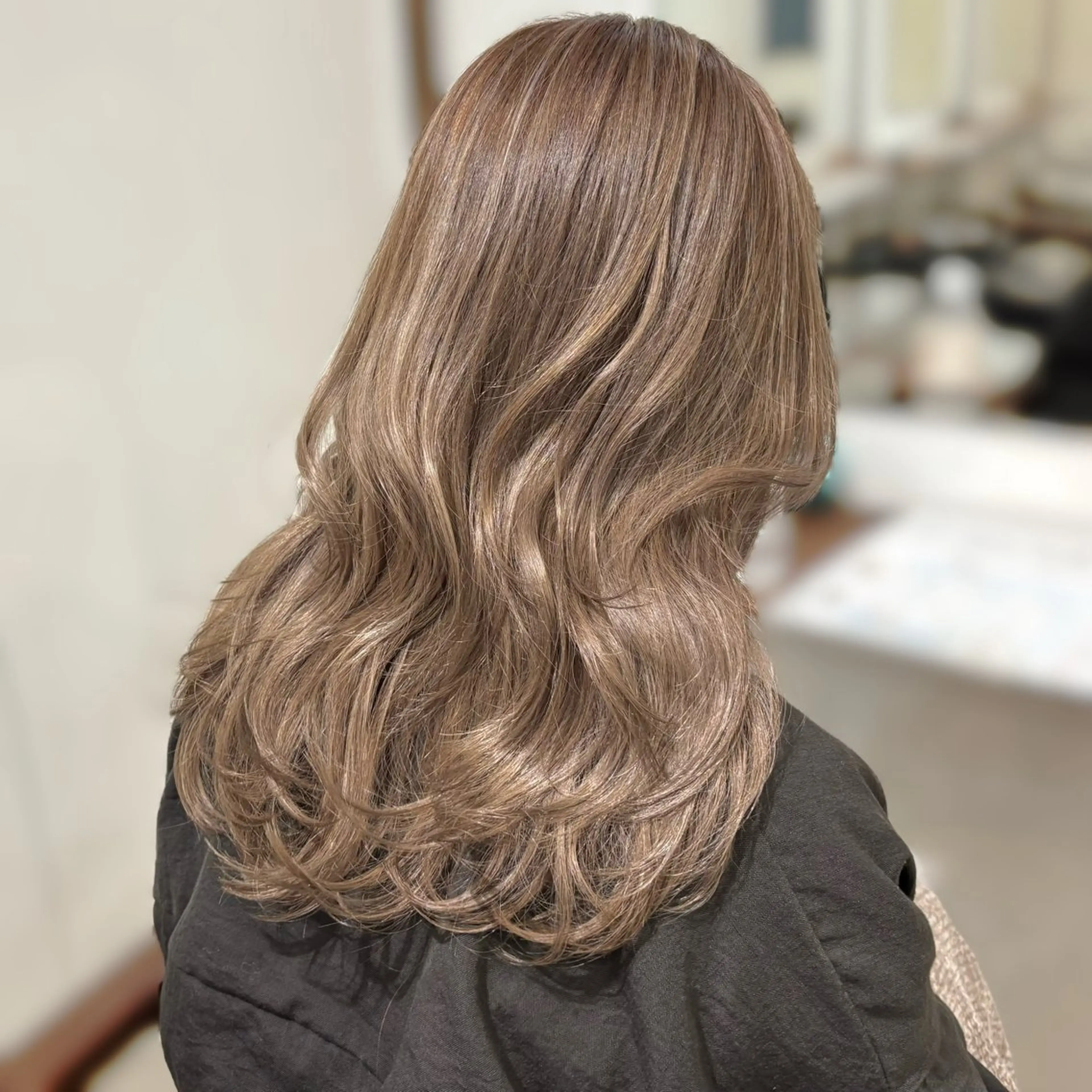 セミロング 坂本 璃里杏のヘアスタイル