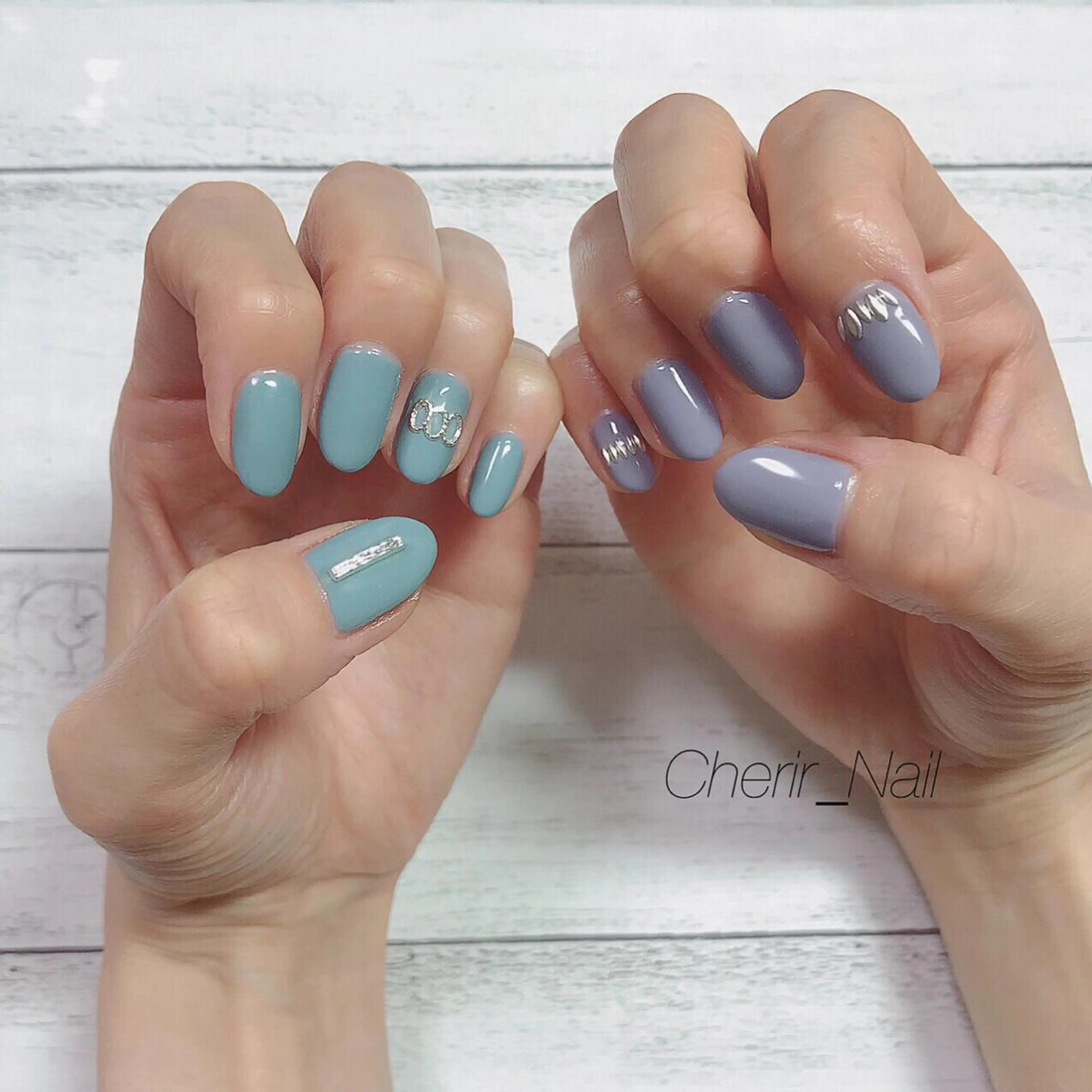 ネイル カジュアル グリーン ワンカラーネイル パープル ショートネイル Cherirnail kaoriのネイルデザイン