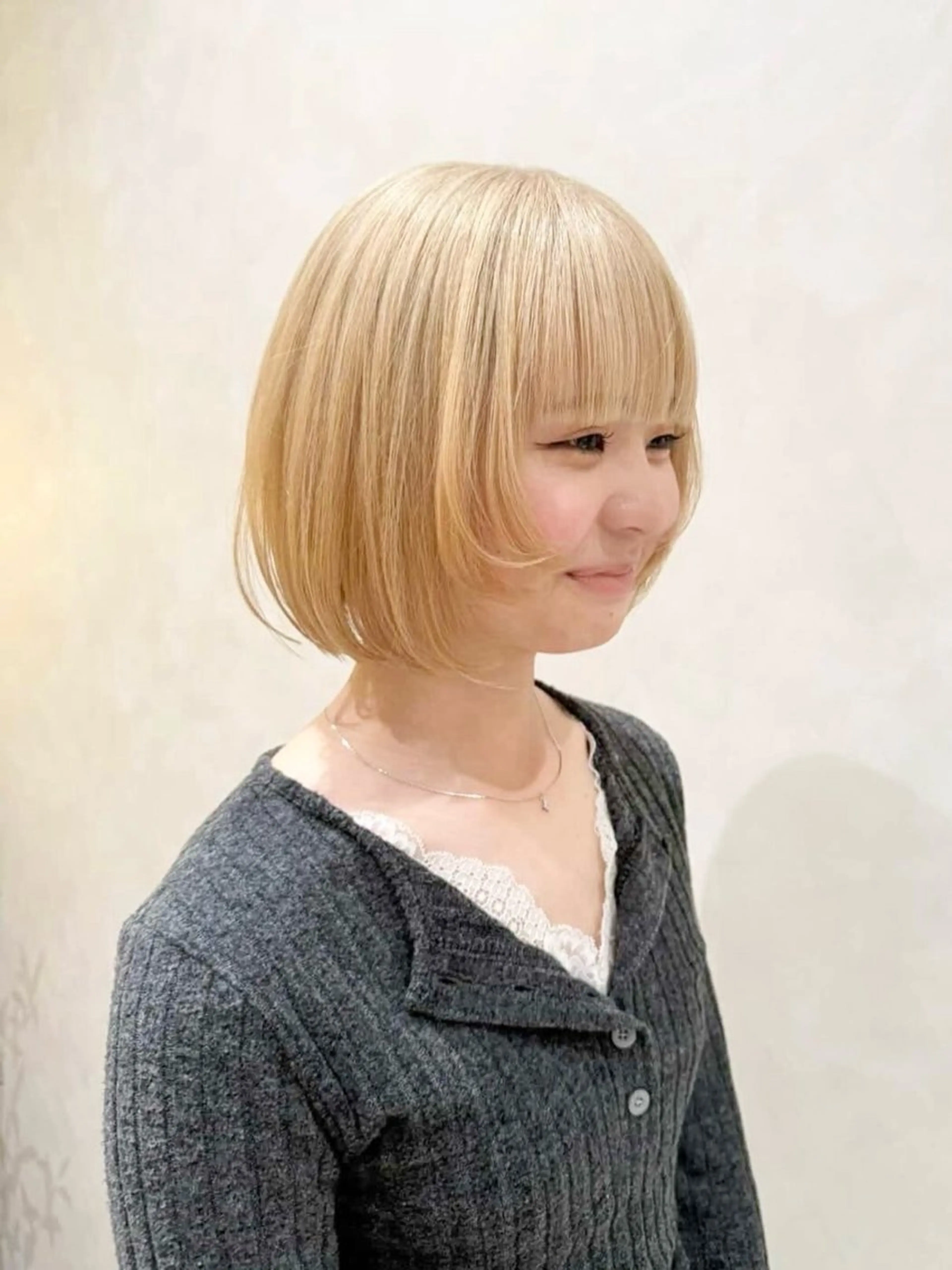 ミディアム カラー ベージュカラー ホワイトベージュ 縮毛矯正 ヘアカラー 佐々木 空人のヘアスタイル