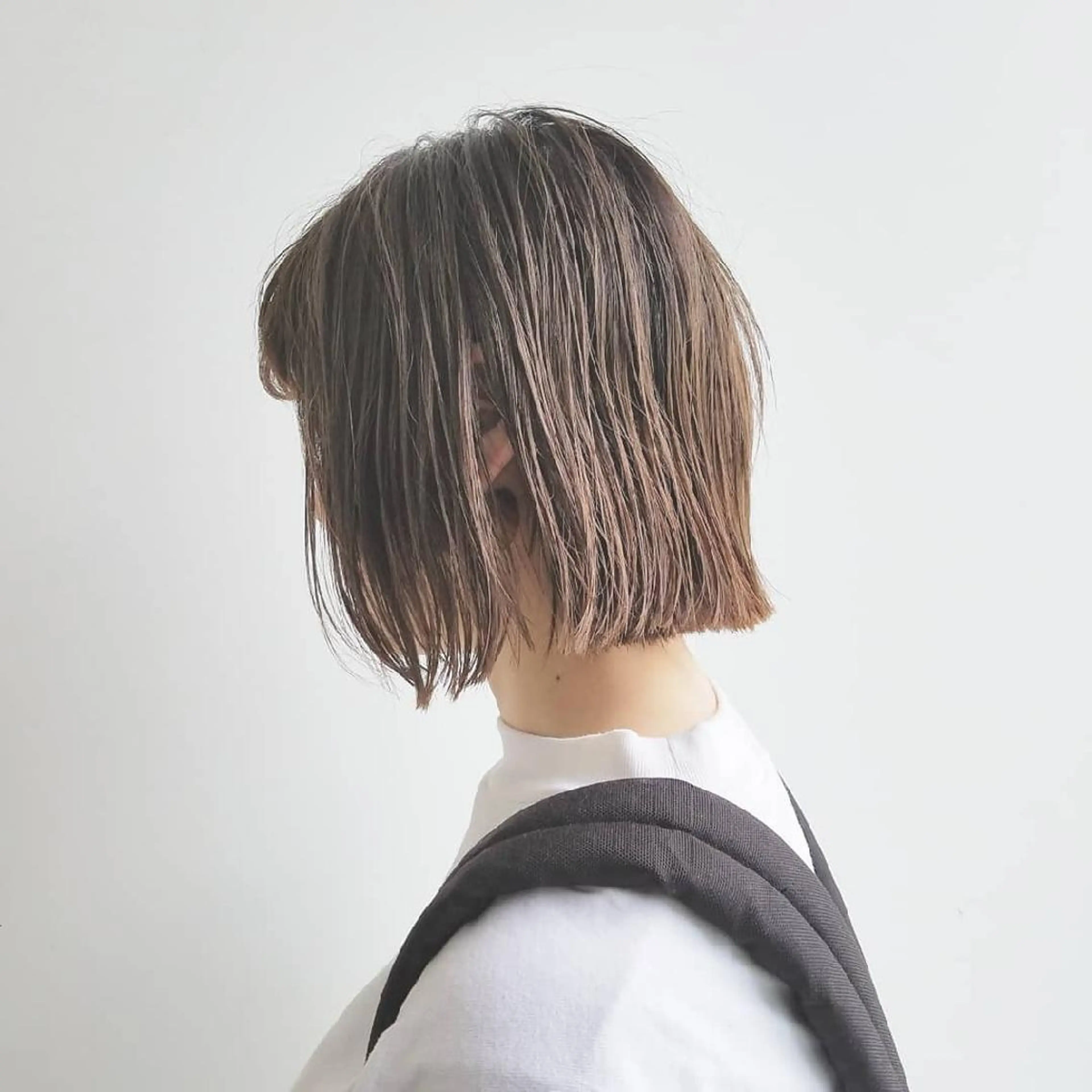 ショート カラー パーマ ネイル ヘアアレンジ マツエク・マツパ ボブ 外ハネヘア iplus まつげ、眉毛、耳つぼのマツエク・マツパデザイン