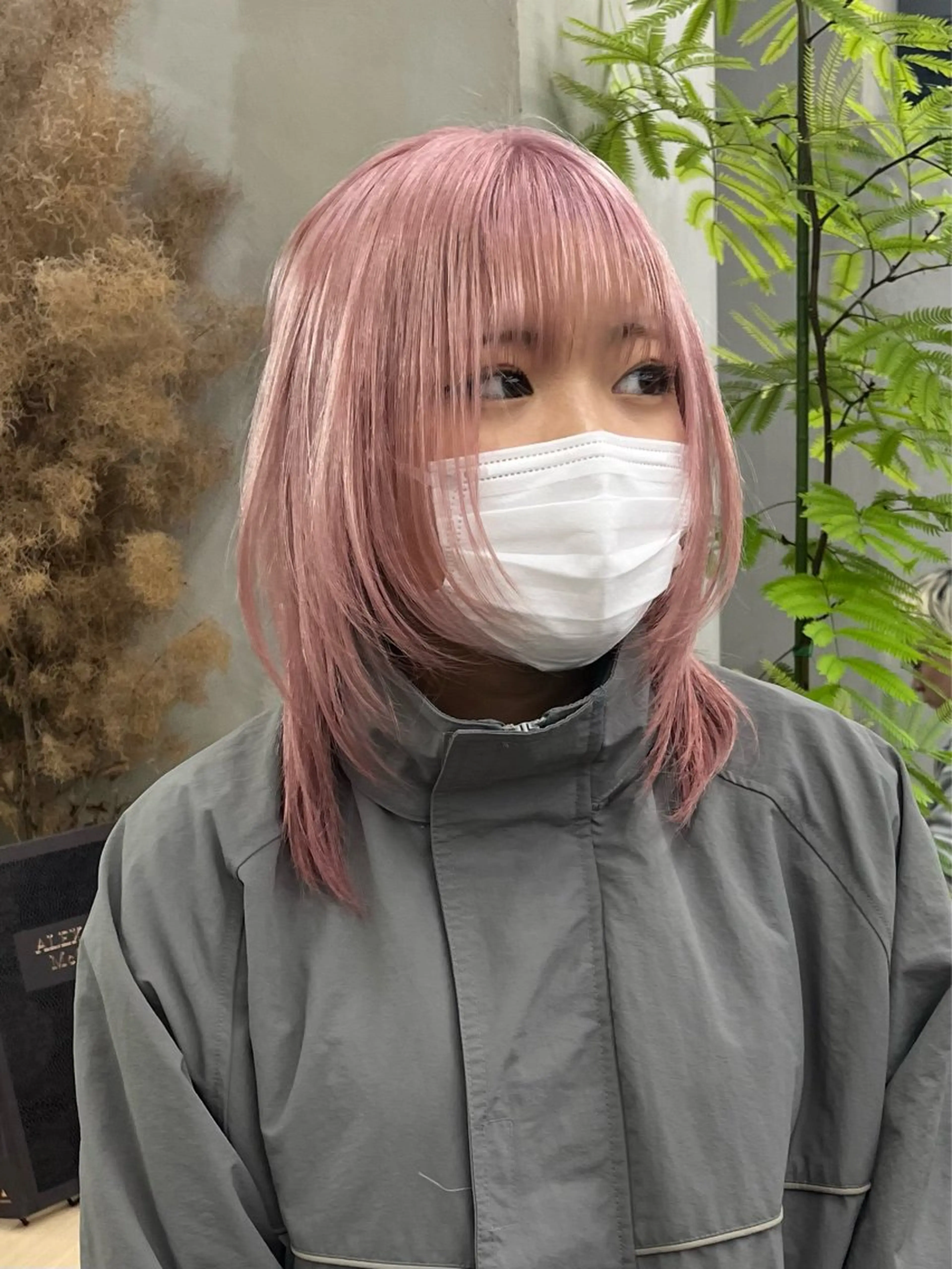 セミロング 顔まわりレイヤー 顔周りカット レイヤーカット ウルフカット レイヤー/ハイトーン 🧬ituku🧬のヘアスタイル