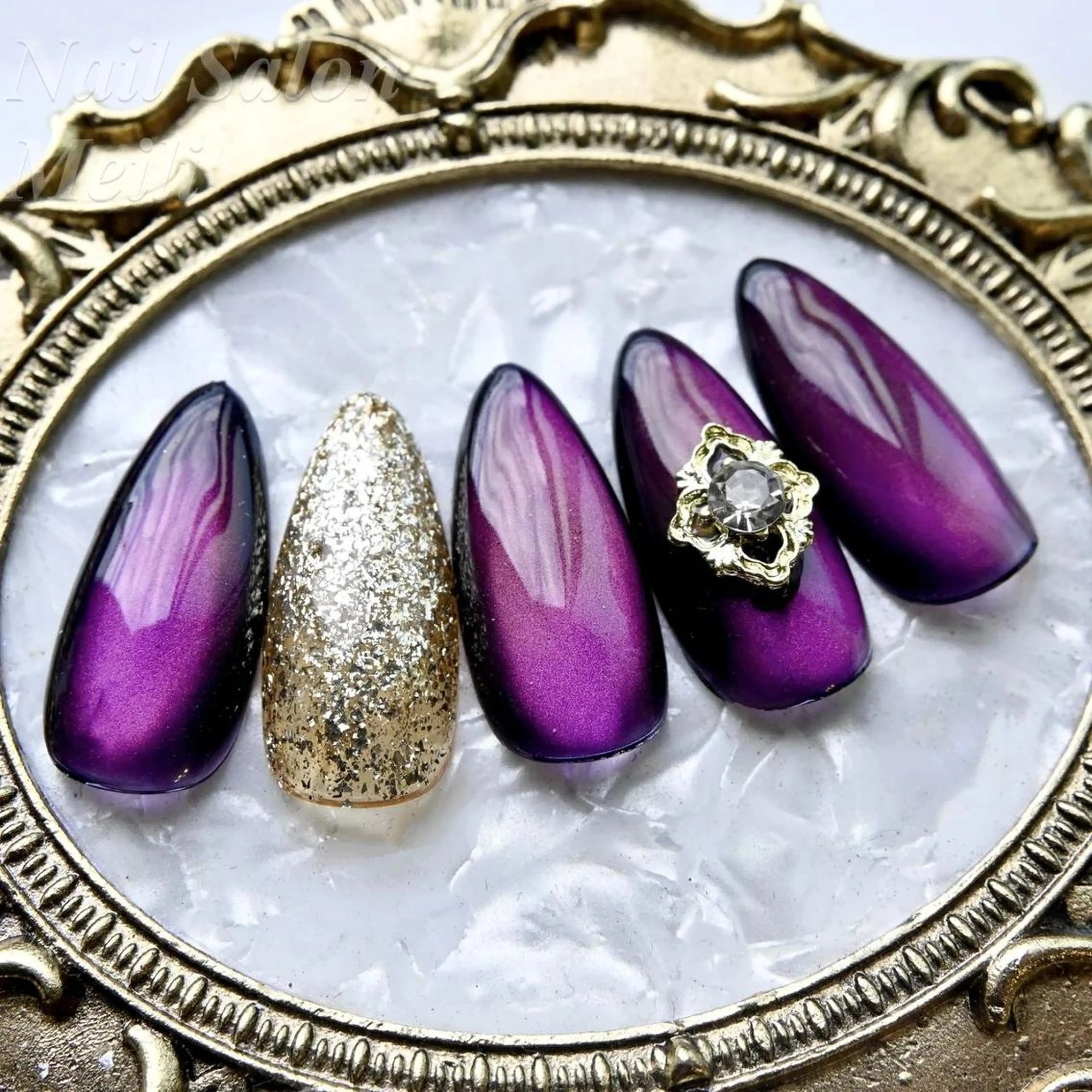 ネイル ジェルネイル ゴールド ラメ(グリッター) マグネットネイル パープル ハンドネイル ネイルサロン メイリーのネイルデザイン