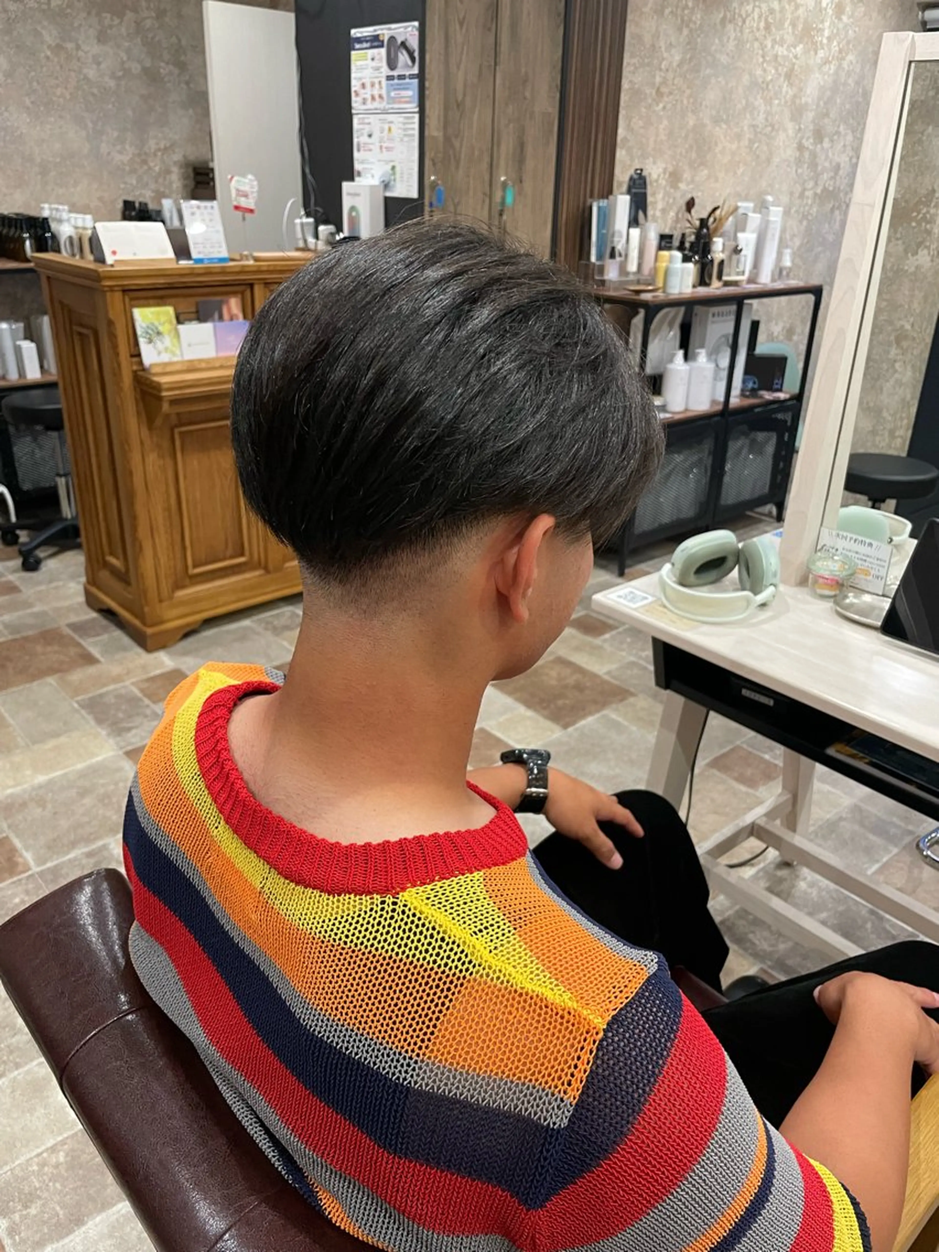 メンズ センターパート フェードカット 藤井 楓のヘアスタイル