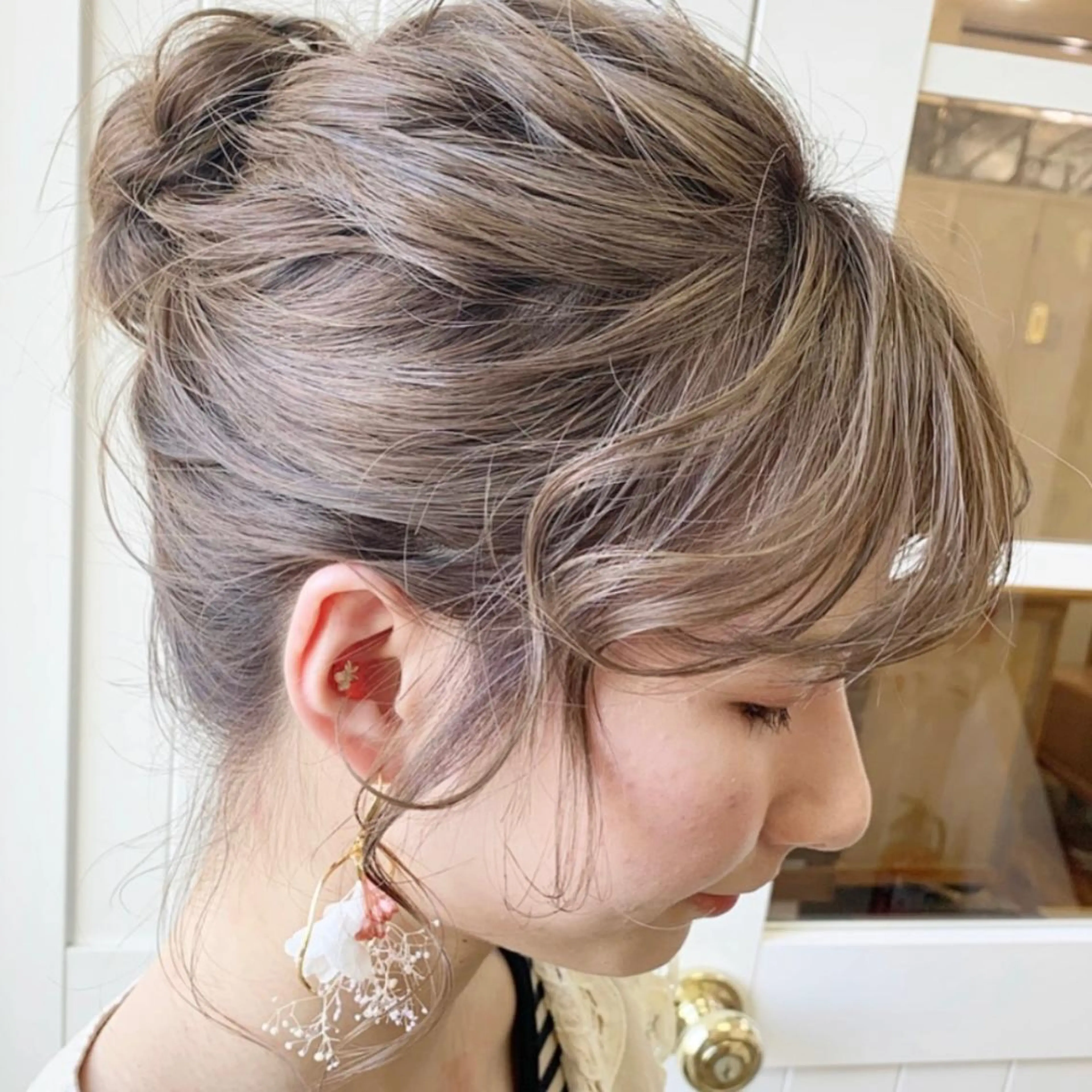 セミロング カラー ヘアアレンジ ベージュカラー ミルクティーベージュ ホワイトミルクティーベージュ ヘアカラー トリートメント 韓国ヘア /男女☘️ 細江 美紅のヘアスタイル