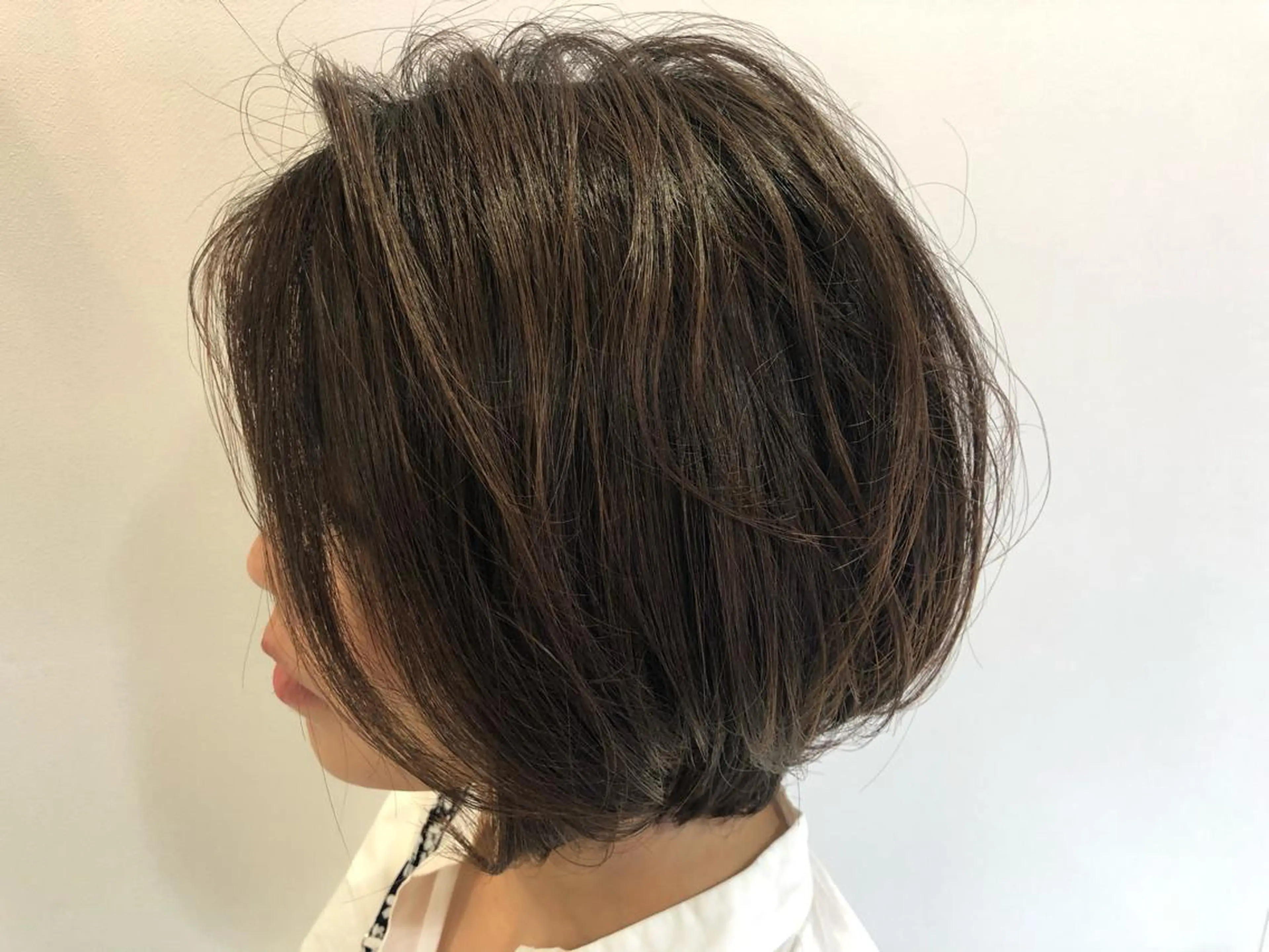 ミディアム 辻本 夏子のヘアスタイル