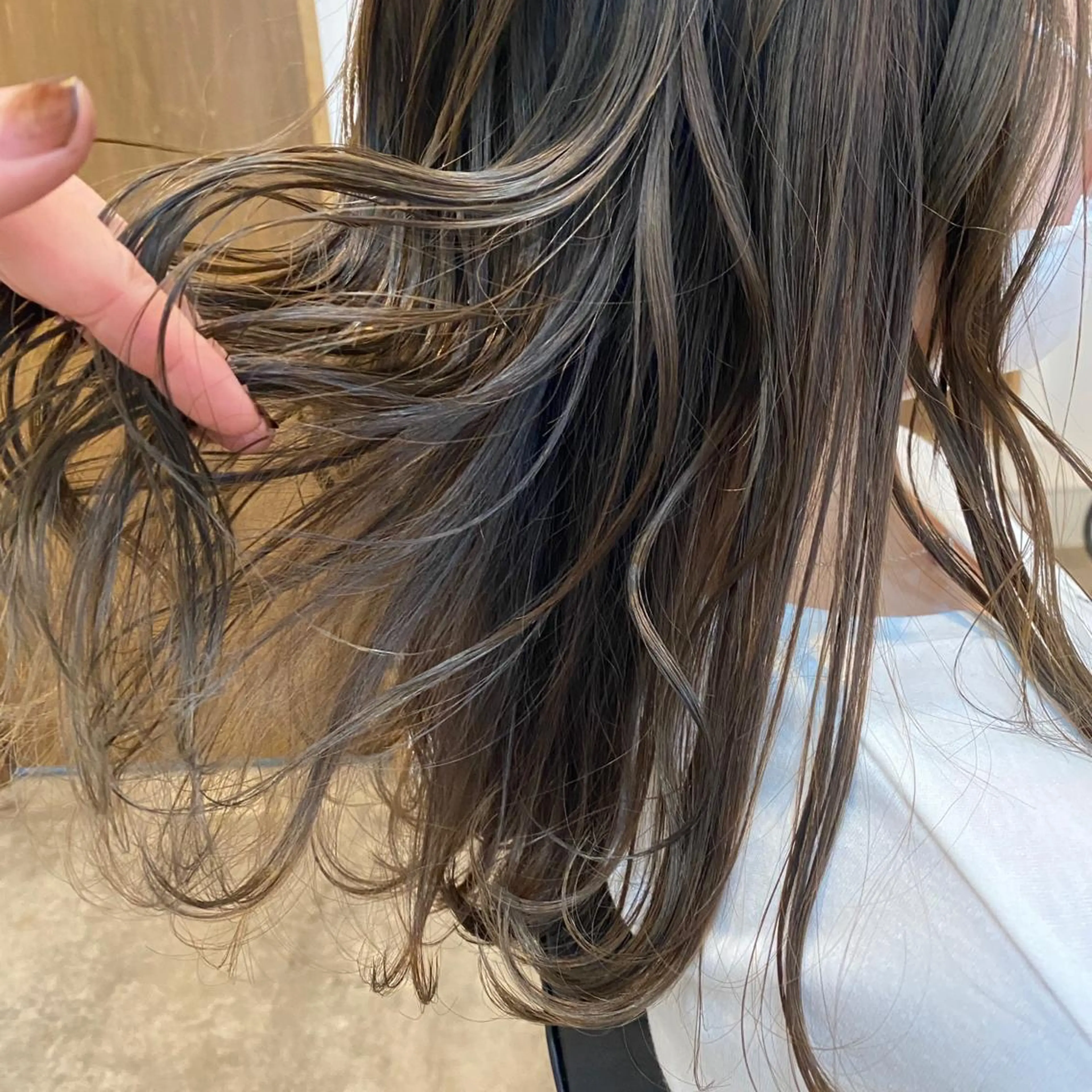 ミディアム 今井 悠菜のヘアスタイル