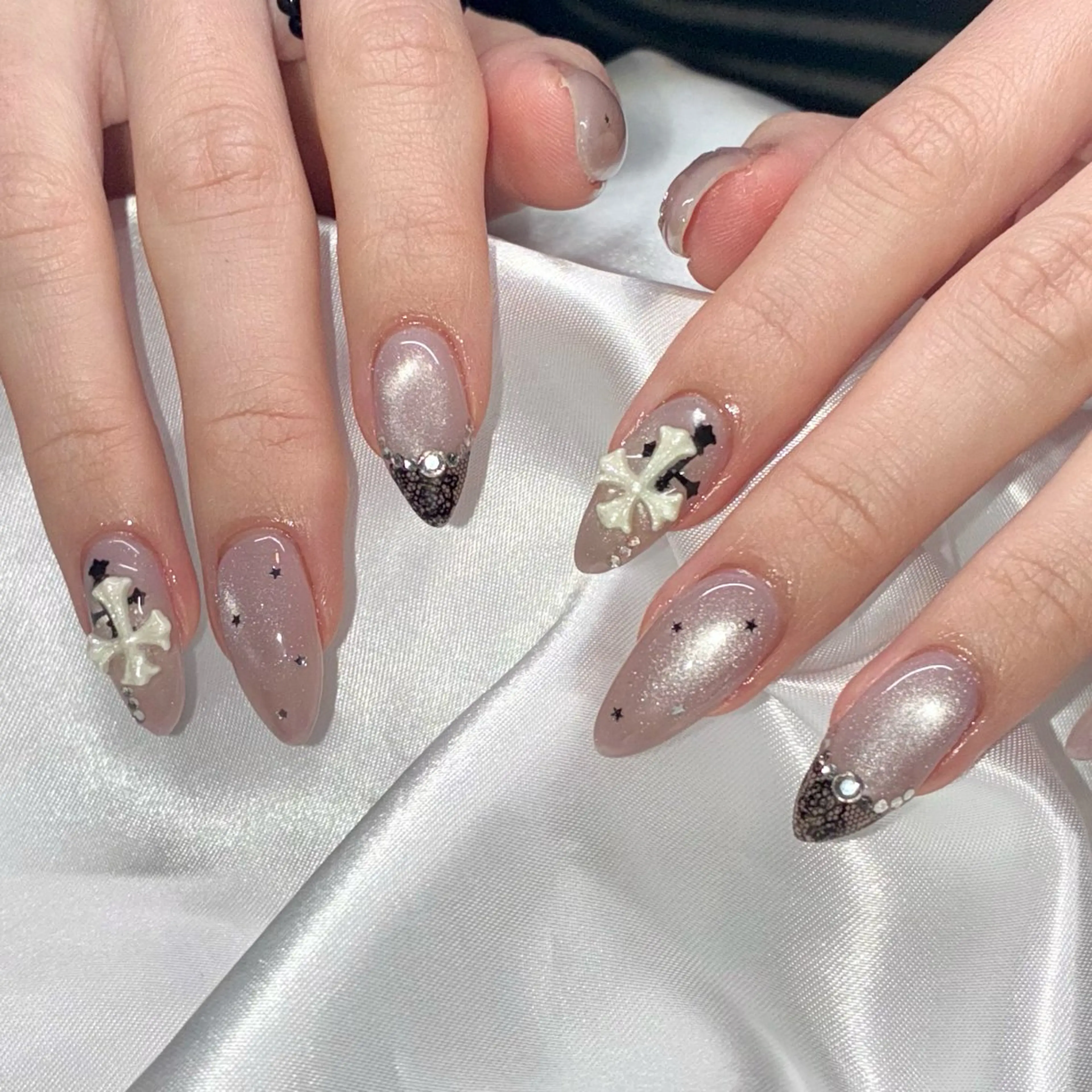 ネイル ジェルネイル ホログラムネイル レース マグネットネイル ハンドネイル Nail ヌシん家 AKANEのネイルデザイン