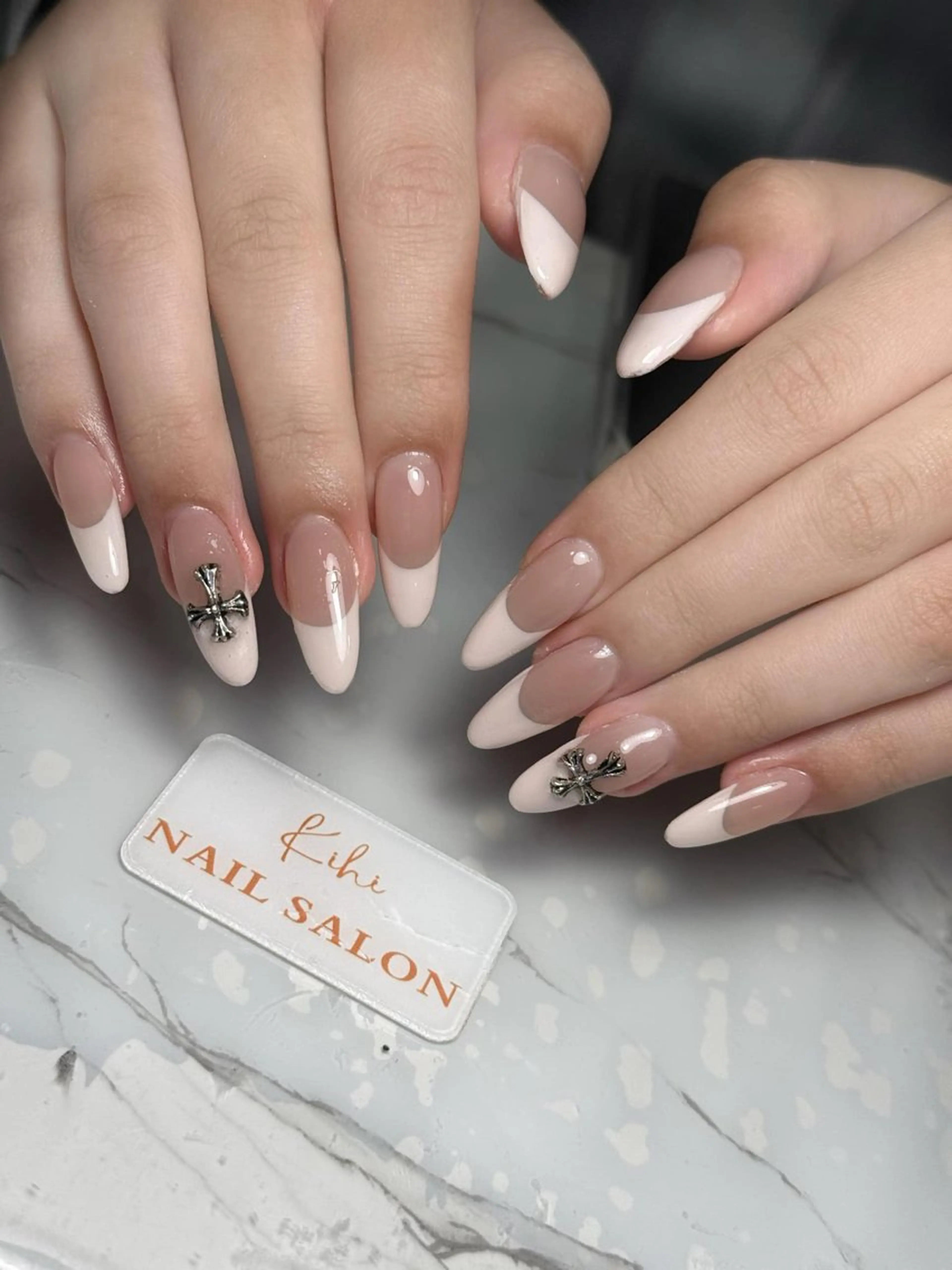 ネイル アートネイル フレンチネイル ジェルネイル グラデーション 韓国ネイル ハンドネイル 💕鈴木ユリ パラジェル/オフ無料のネイルデザイン