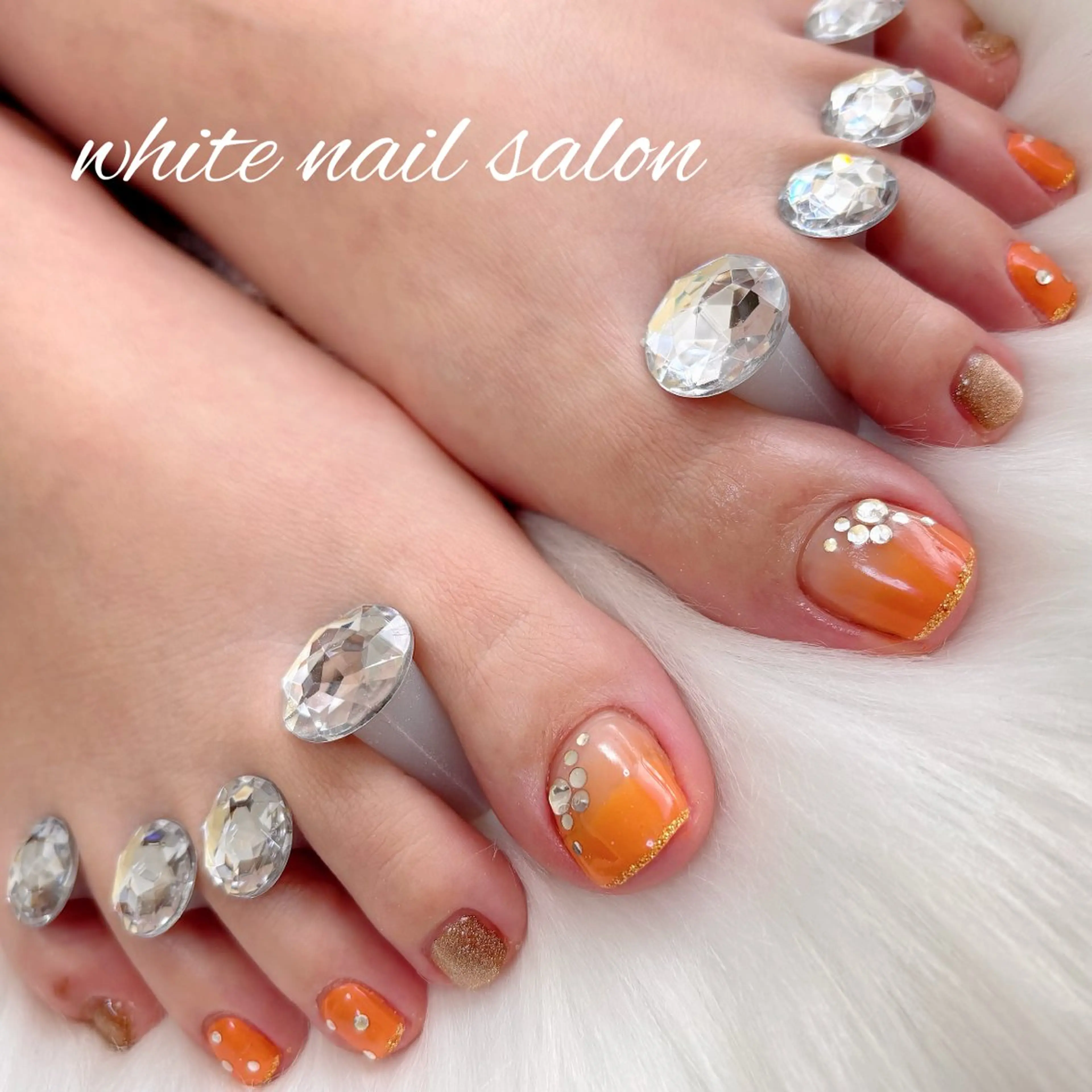 ネイル フットネイル ラメ(グリッター) フットネイル white nail salonのネイルデザイン
