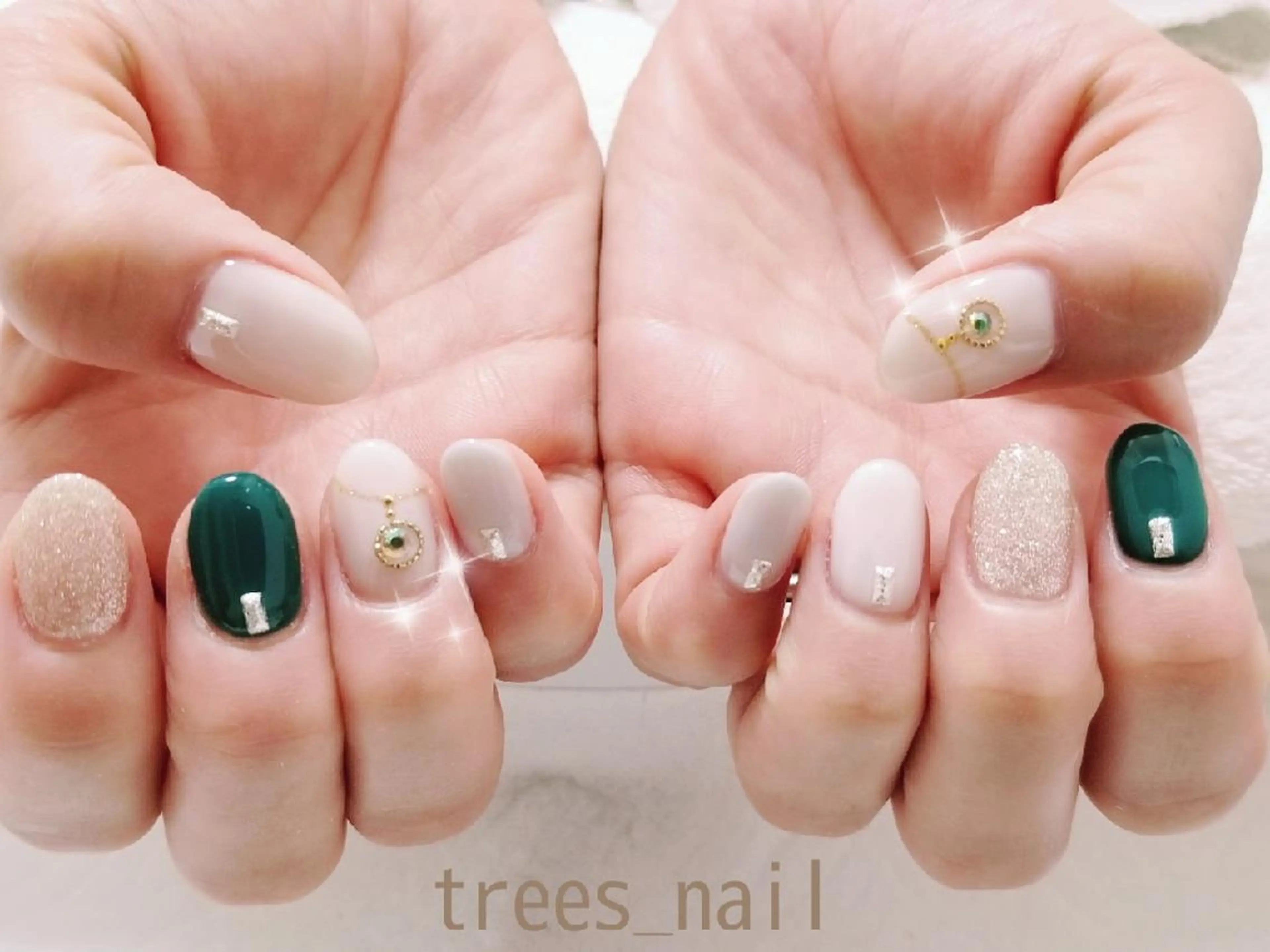 ネイル グリーン ラメ(グリッター) 冬ネイル ハンドネイル フットネイル trees_ nailのネイルデザイン