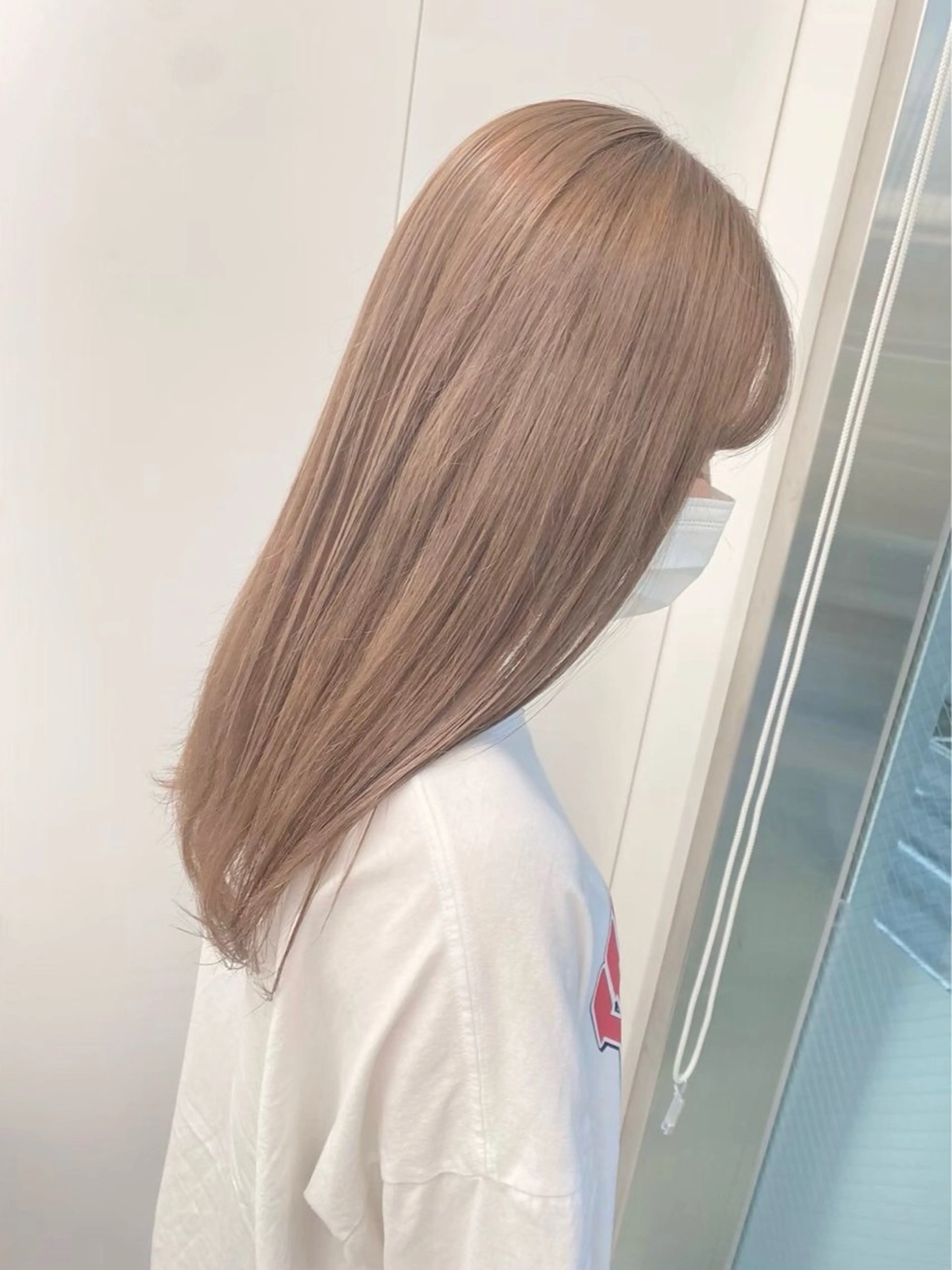 カラー ハイトーン/ベージュ デザイン/りくとのヘアスタイル