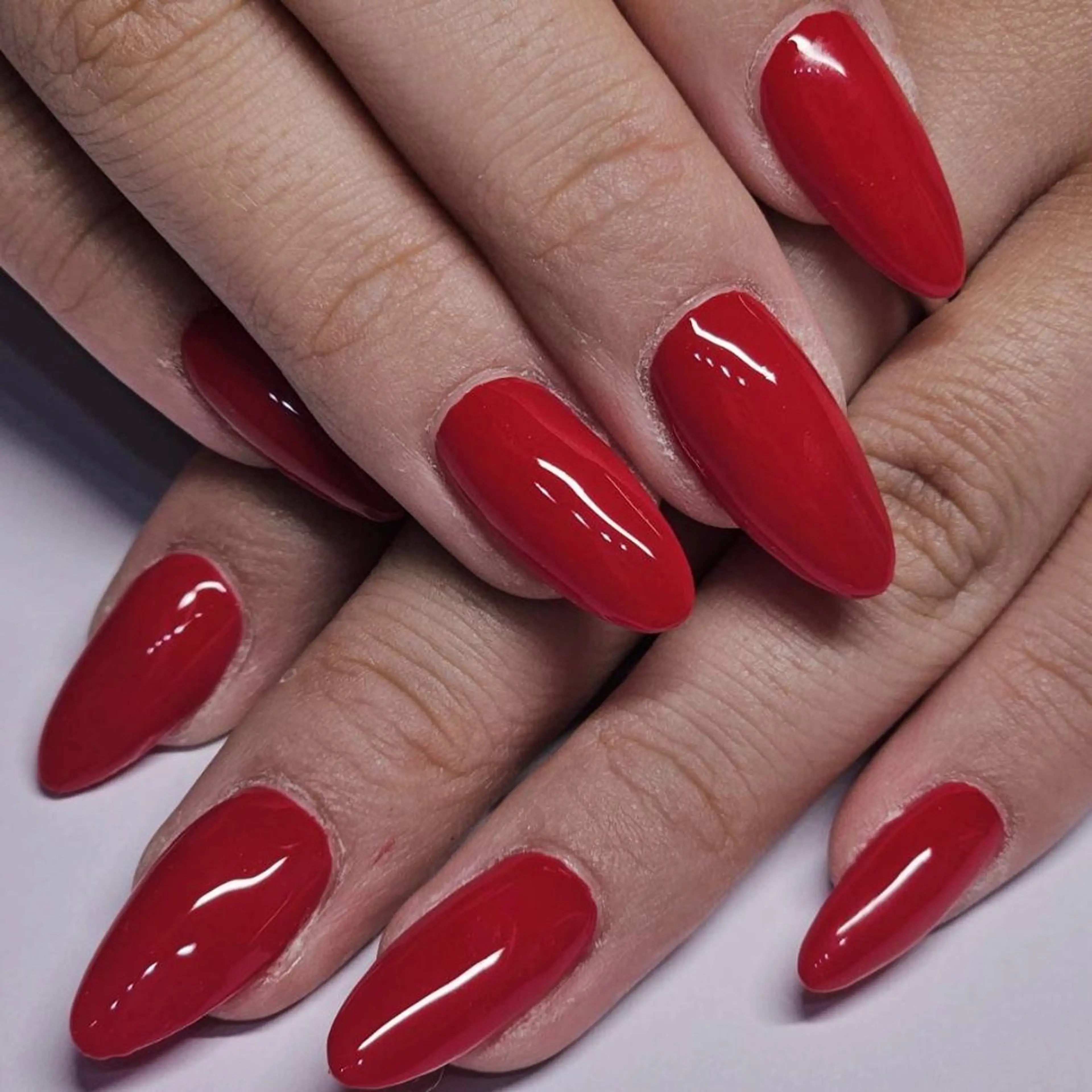 ネイル ワンカラーネイル 赤色 ハンドネイル よしだ ひろきのネイルデザイン