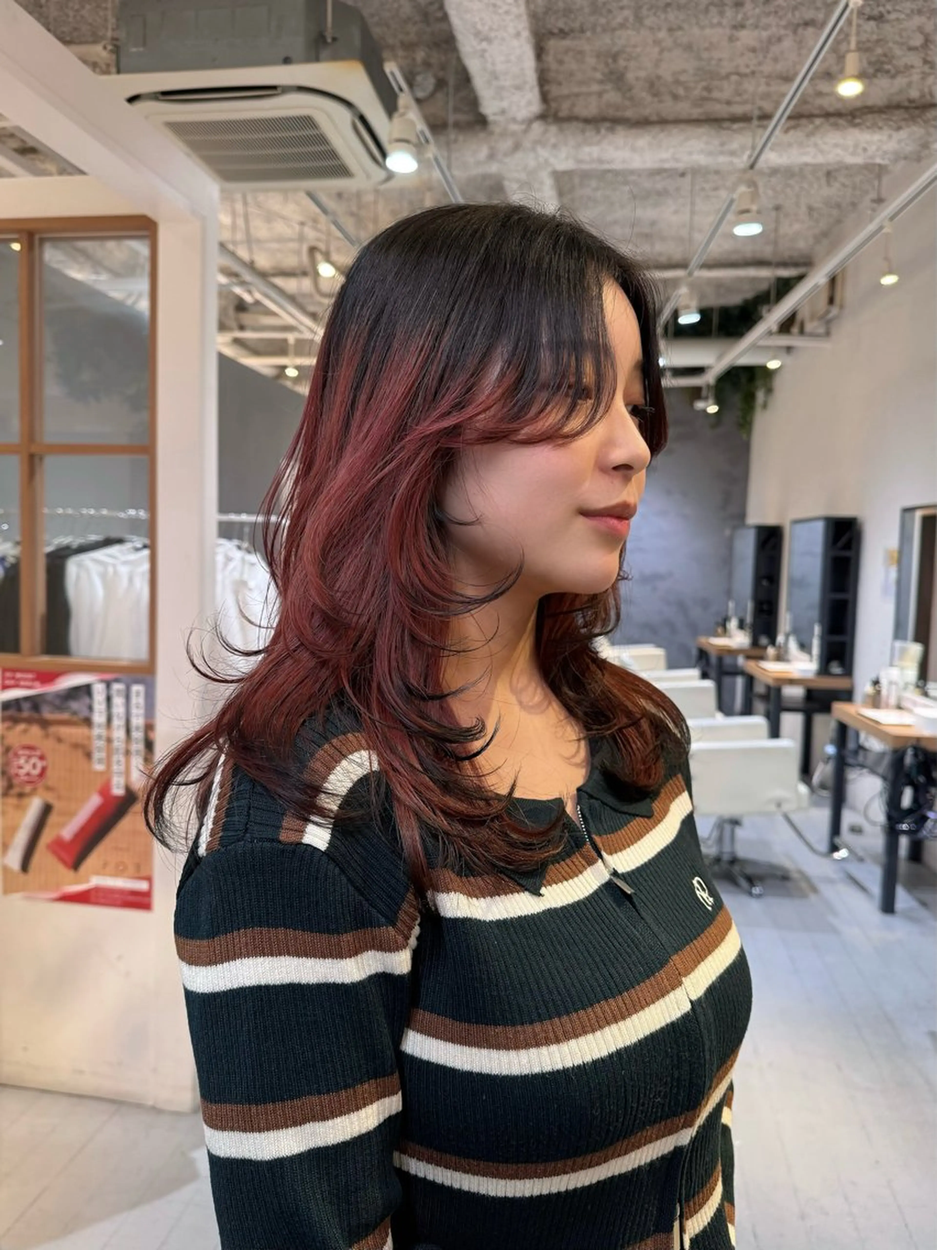 セミロング レイヤーカット ウラベヨシカ 似合わせカットカラーのヘアスタイル