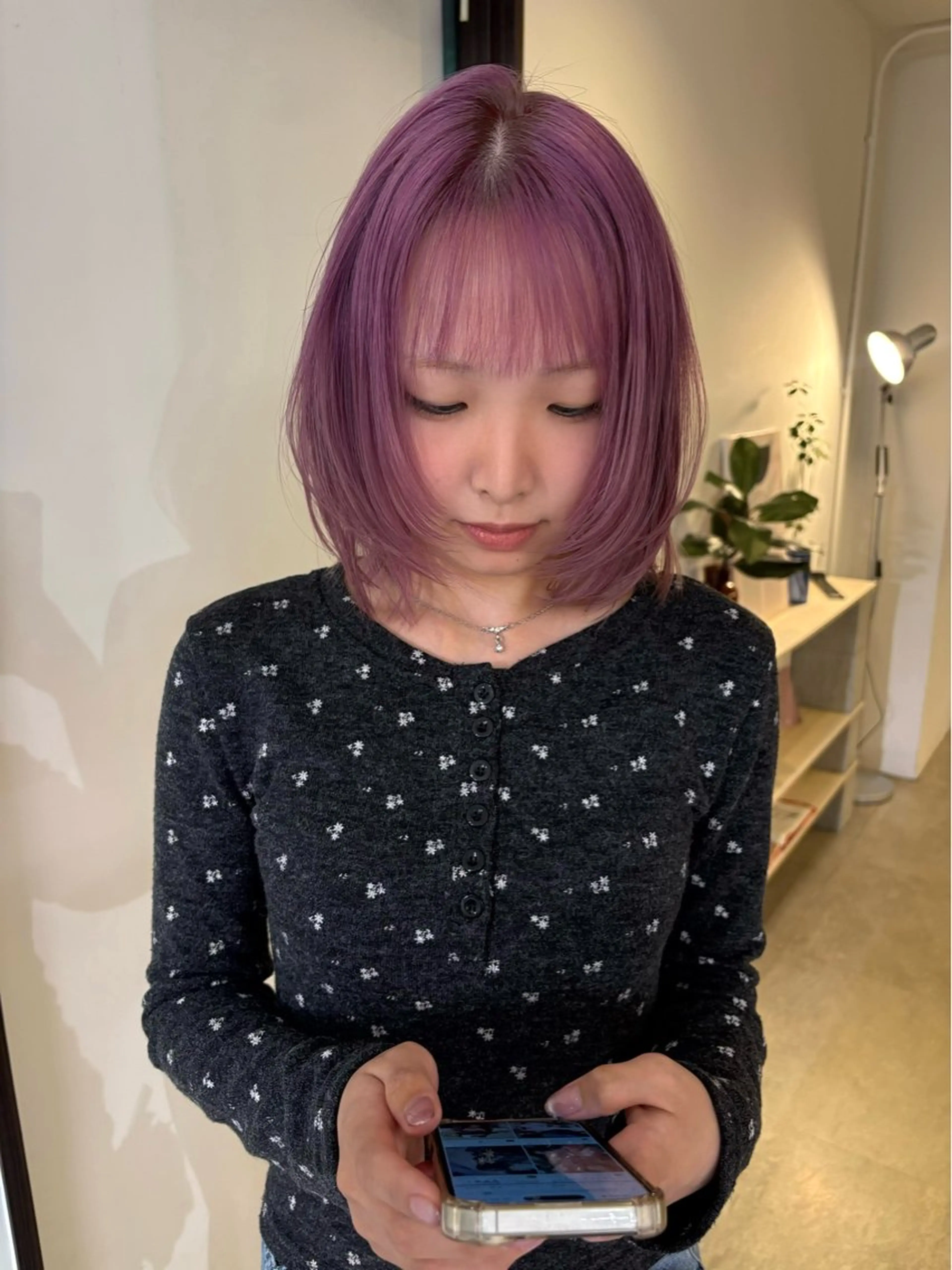 ショート カラー ブリーチ ブロンド ピンクカラー ヘアカラー ユナ ボブカット /ベージュのヘアスタイル