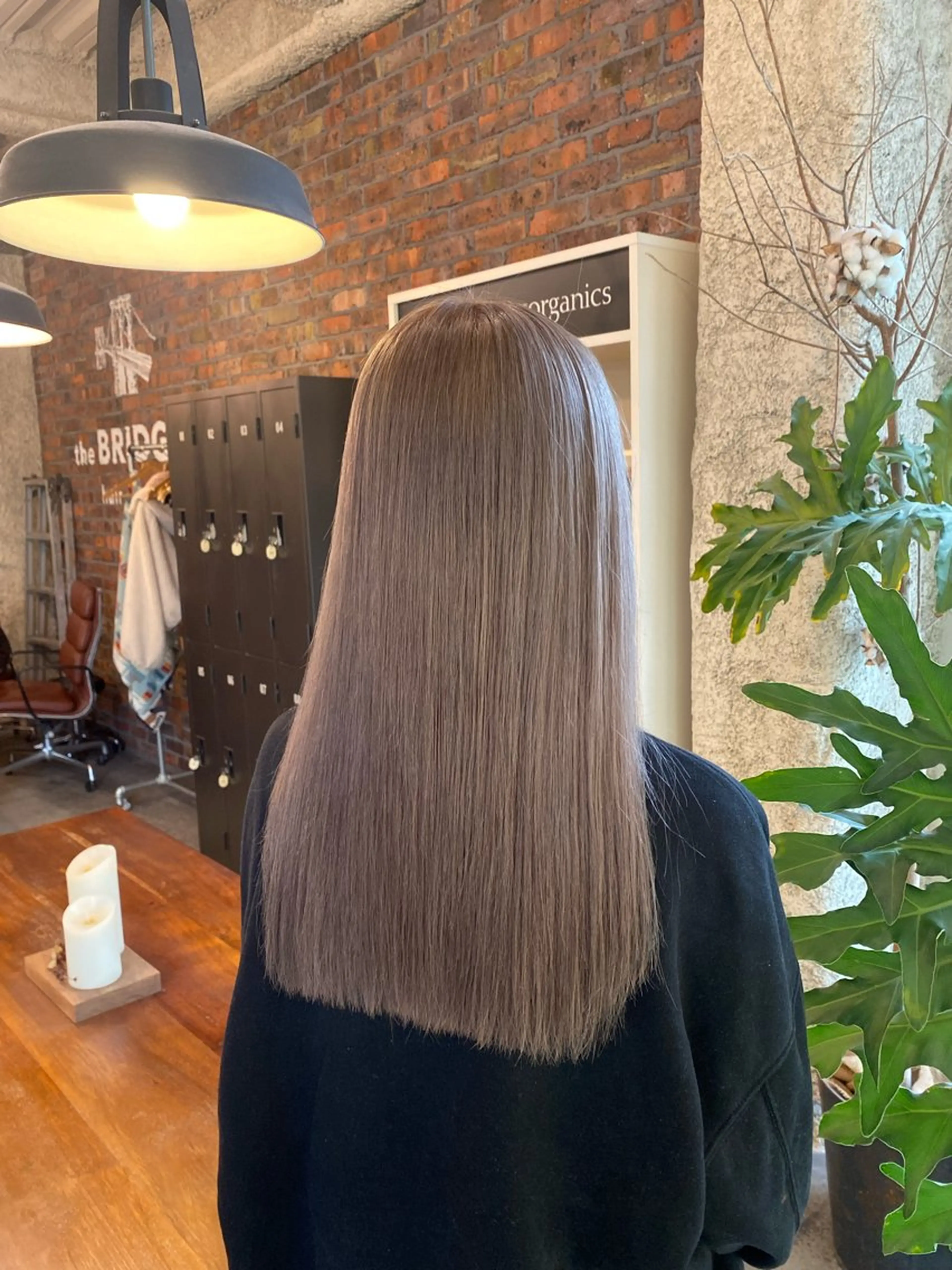 セミロング カラー グレージュ パープルカラー パープルグレージュ ヘアカラー the BRIDGE 加藤みのりのヘアスタイル