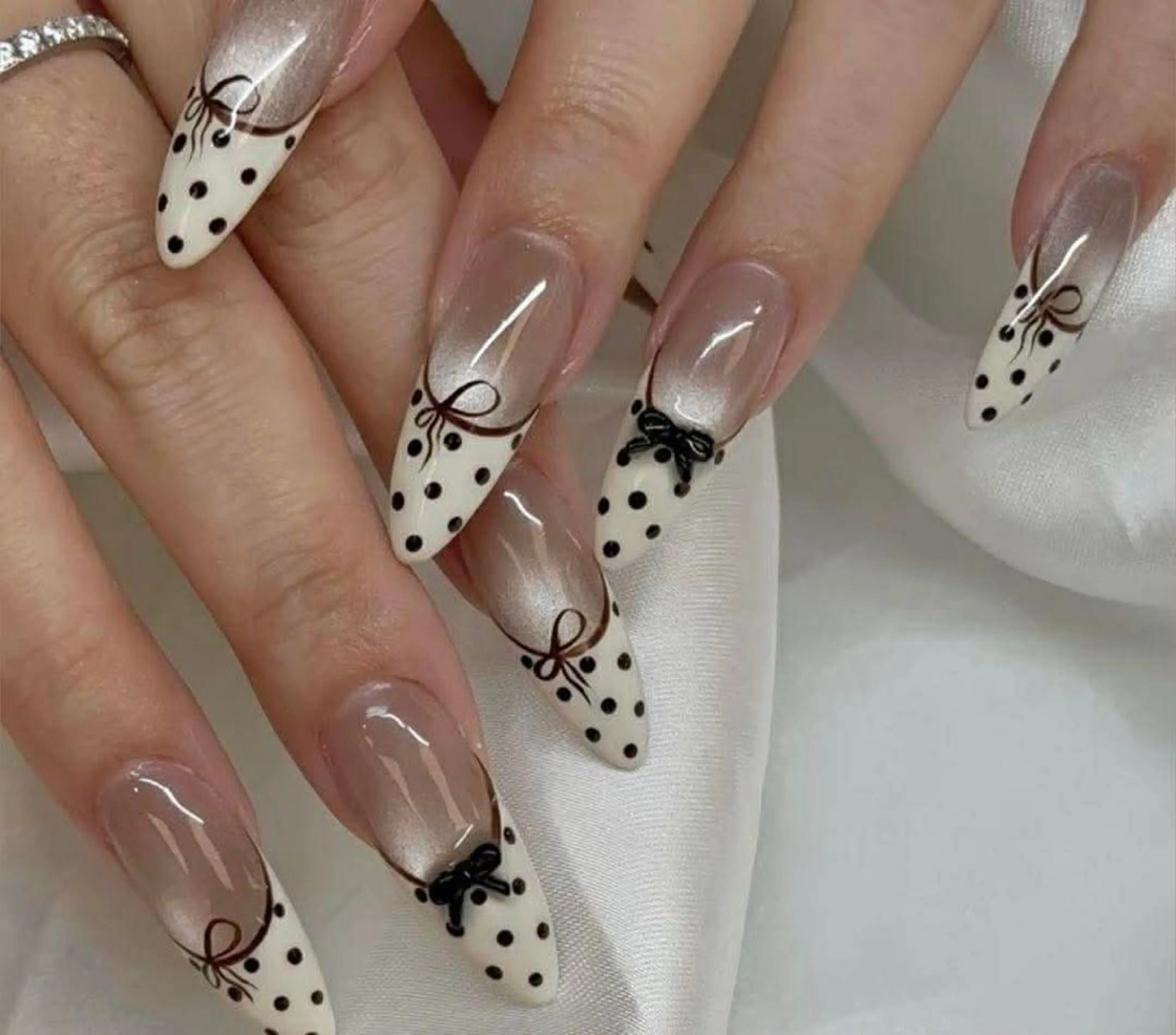 ネイル チークネイル フレンチネイル グラデーション マグネットネイル ミラーネイル ハンドネイル sorako nailのネイルデザイン