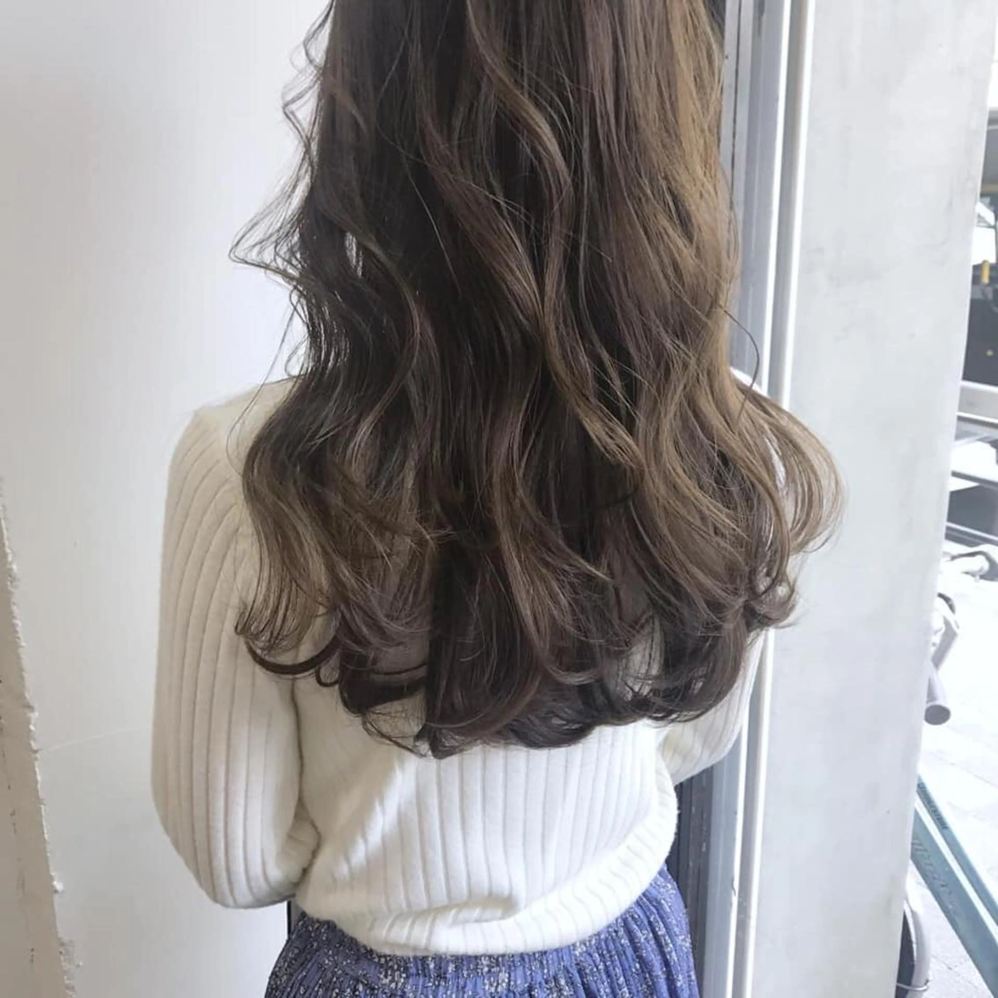 セミロング FERIA梅田🖤 透明感カラー🎀のヘアスタイル