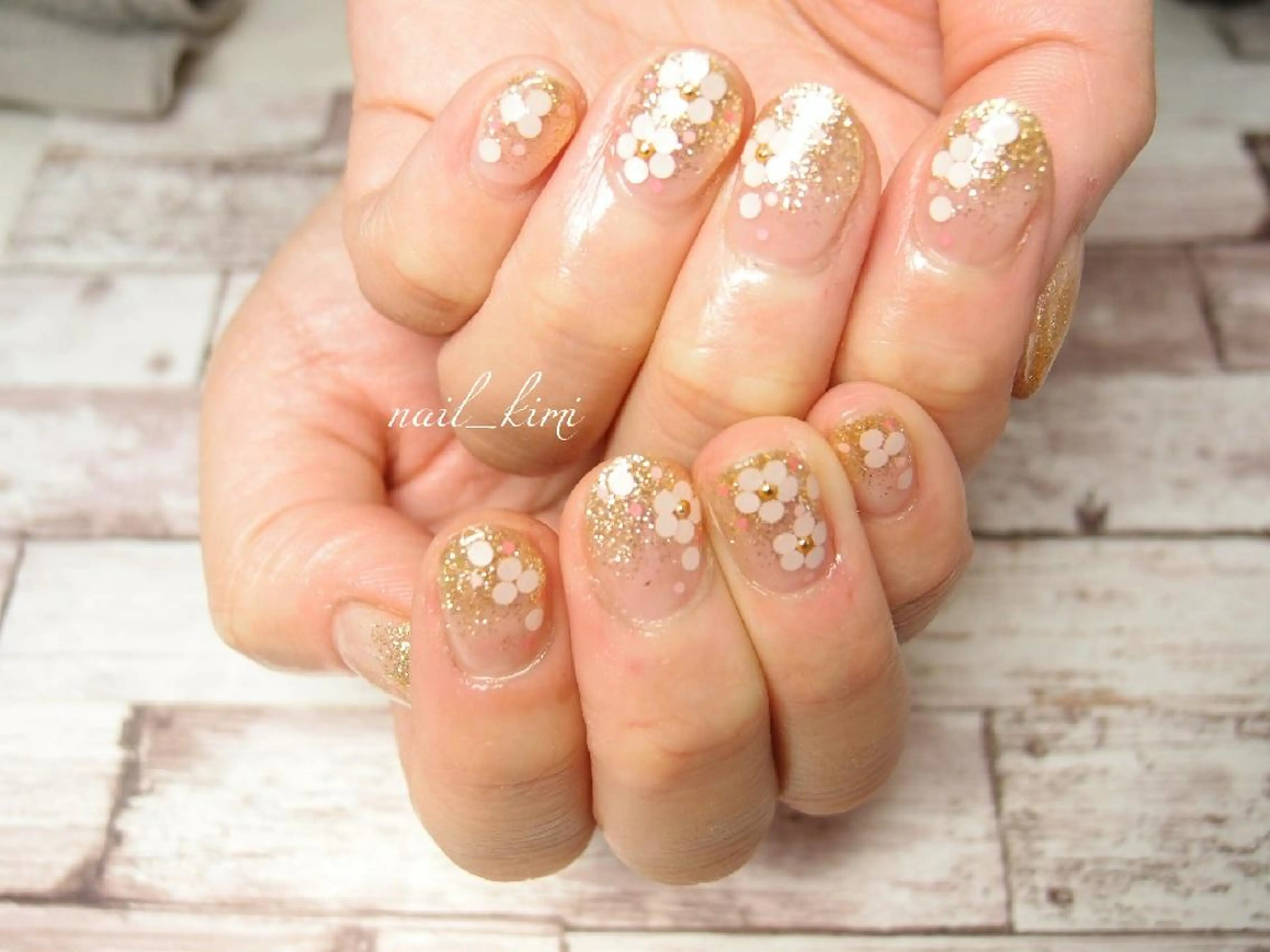 ネイル グラデーション ホログラムネイル ラメ(グリッター) ラメグラデーション ConneQt所属・ETHOSENSE. kimikaのネイルデザイン