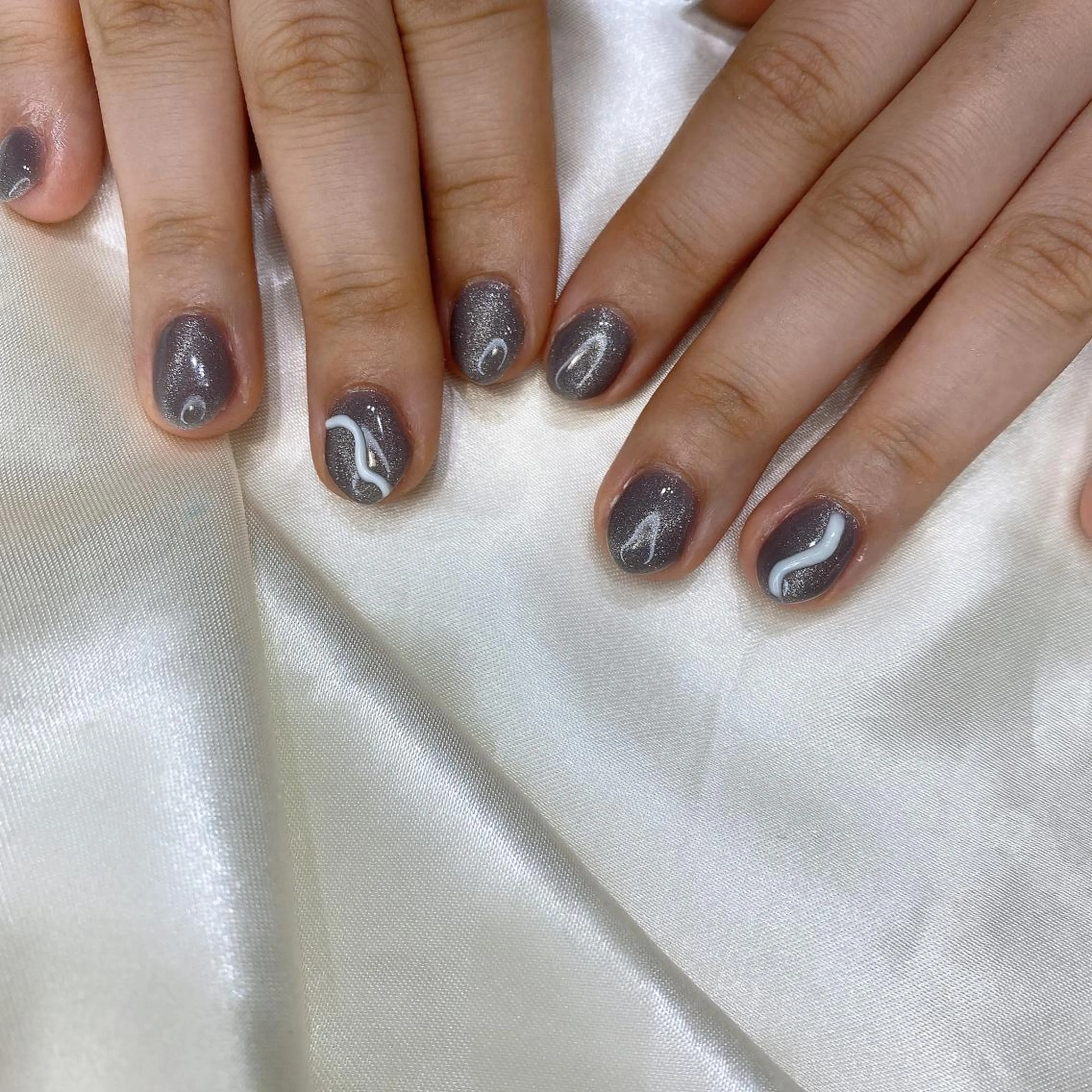 ネイル ジェルネイル マグネットネイル ハンドネイル 西岡 杏のネイルデザイン