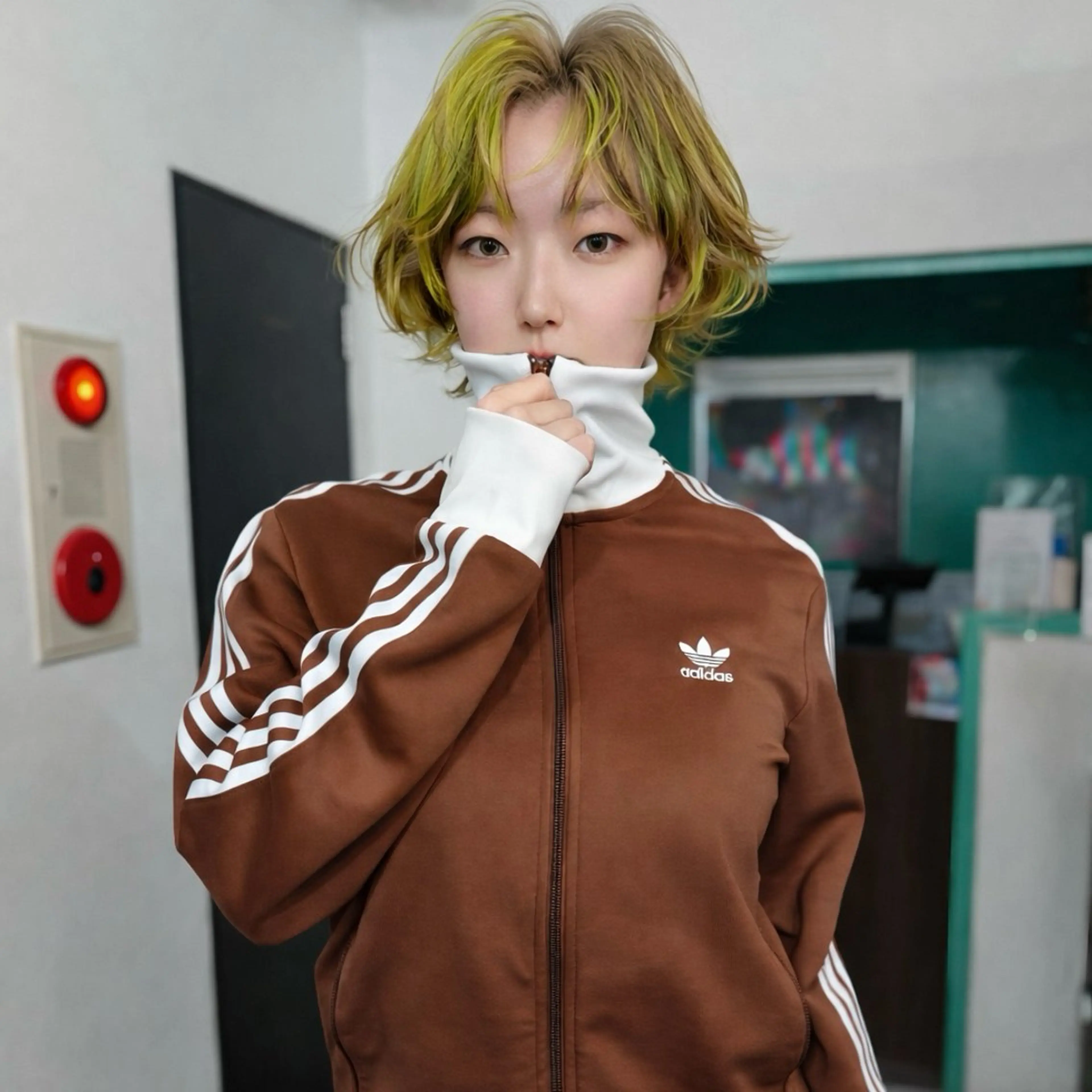 ショート カラー bleach & designのヘアスタイル