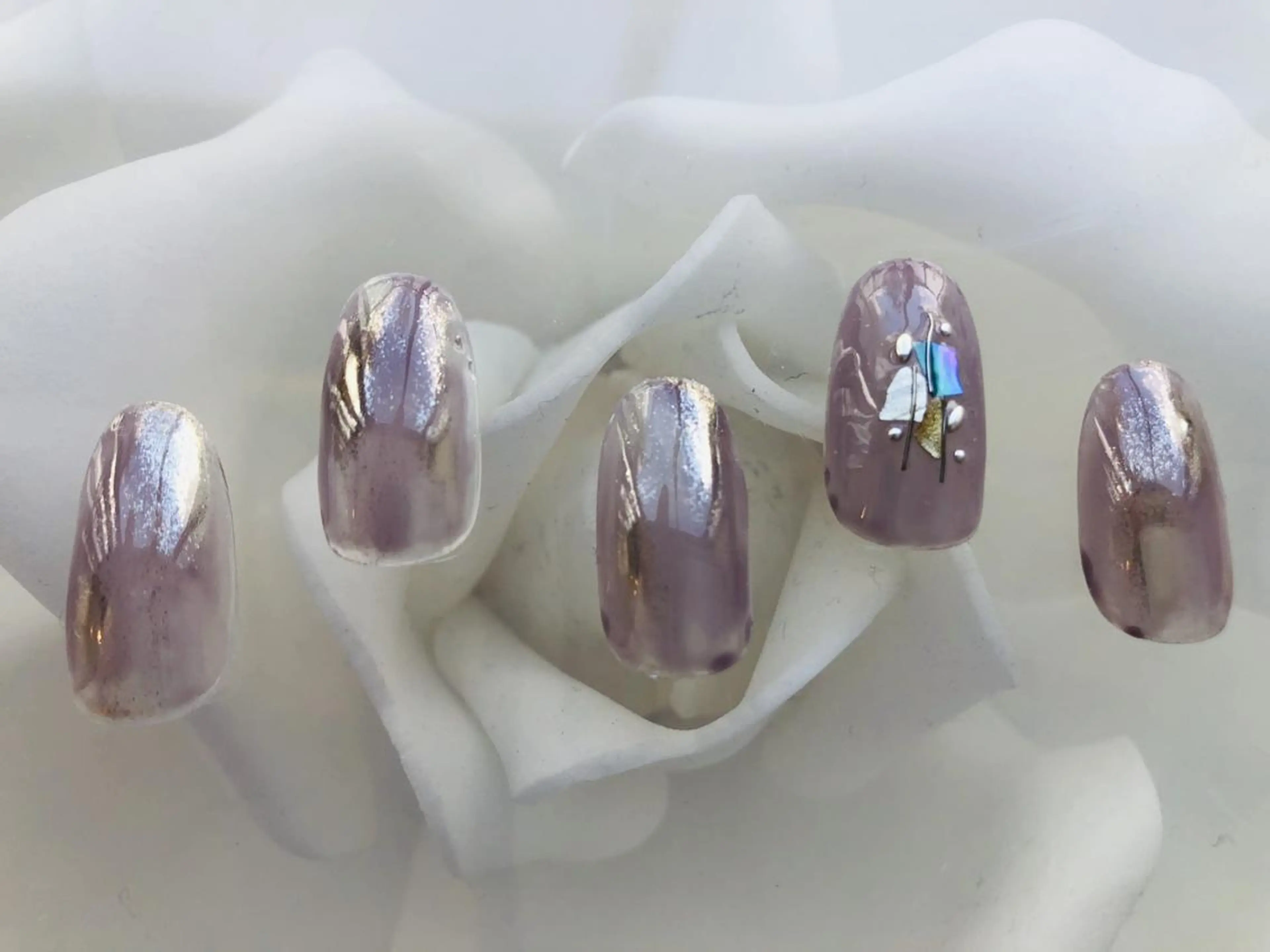 ネイル 【尾下】 ロイヤル•セラピストのネイルデザイン