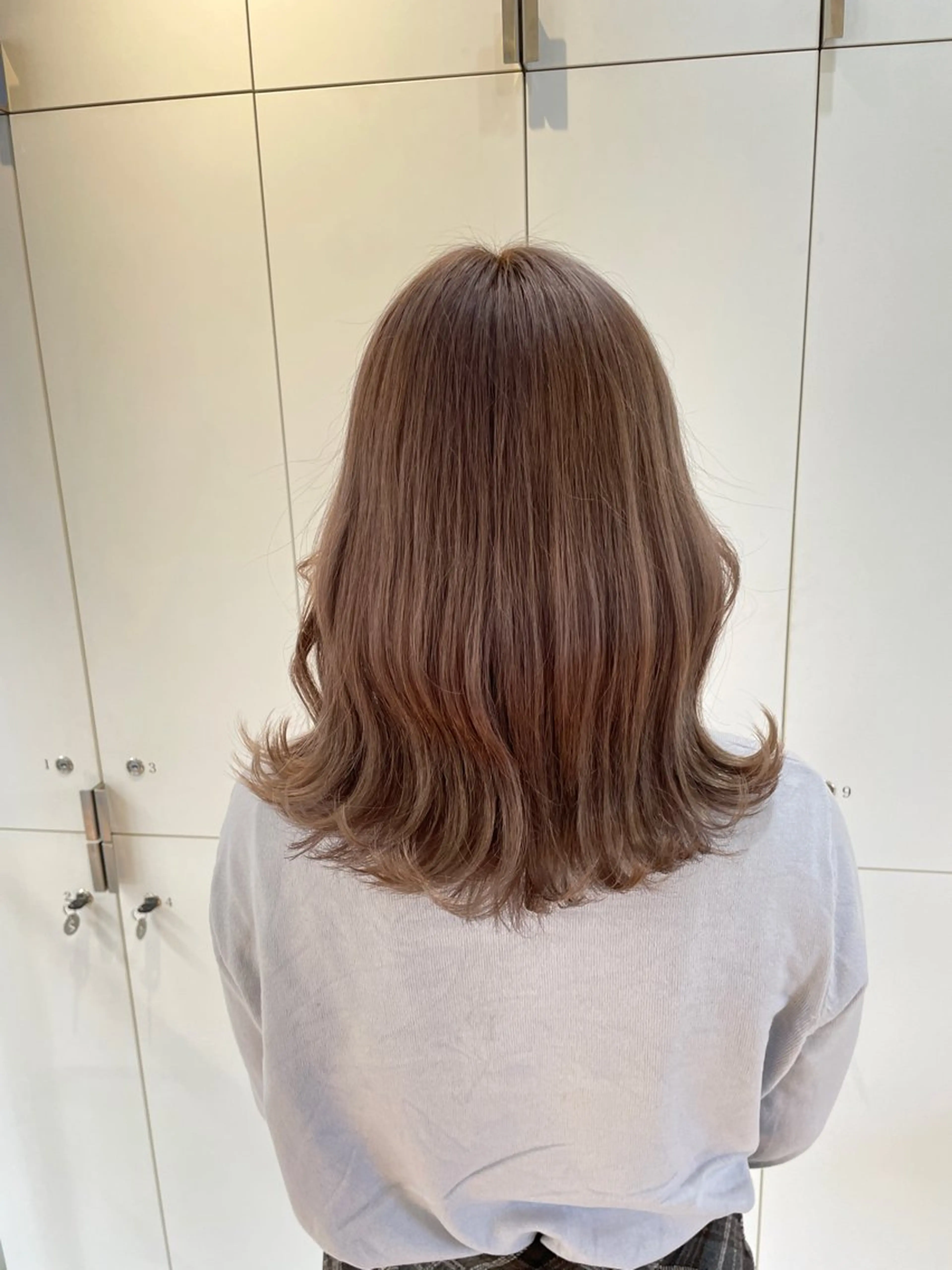 ロング カラー ヘアアレンジ ベージュカラー ミルクティーベージュ ヘアカラー トリートメント ヘッドスパ ヘアセット 艶髪✨寒色カラー✨ 翁長孝輔のヘアスタイル