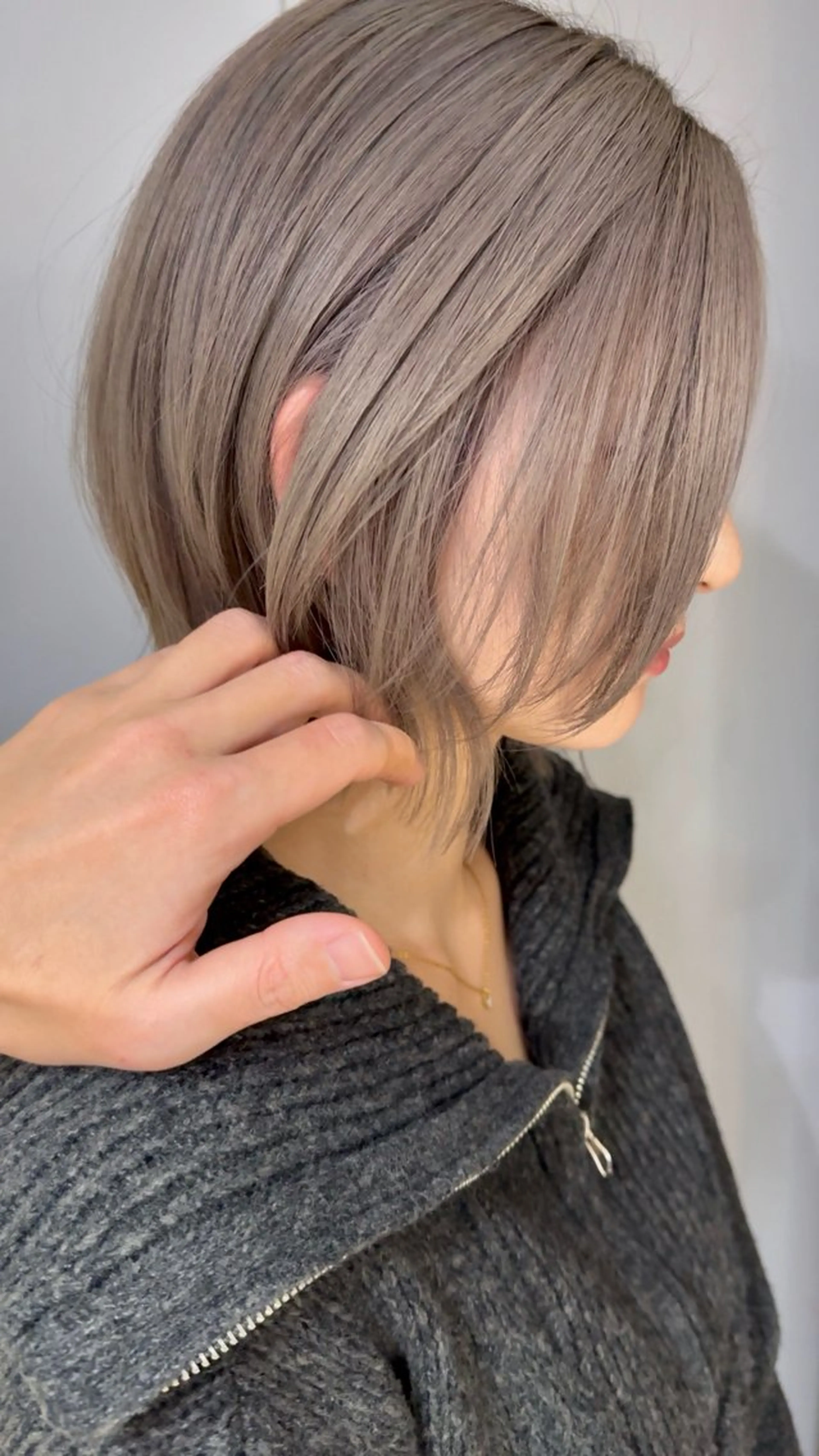 ミディアム 外ハネヘア 坂 直樹のヘアスタイル