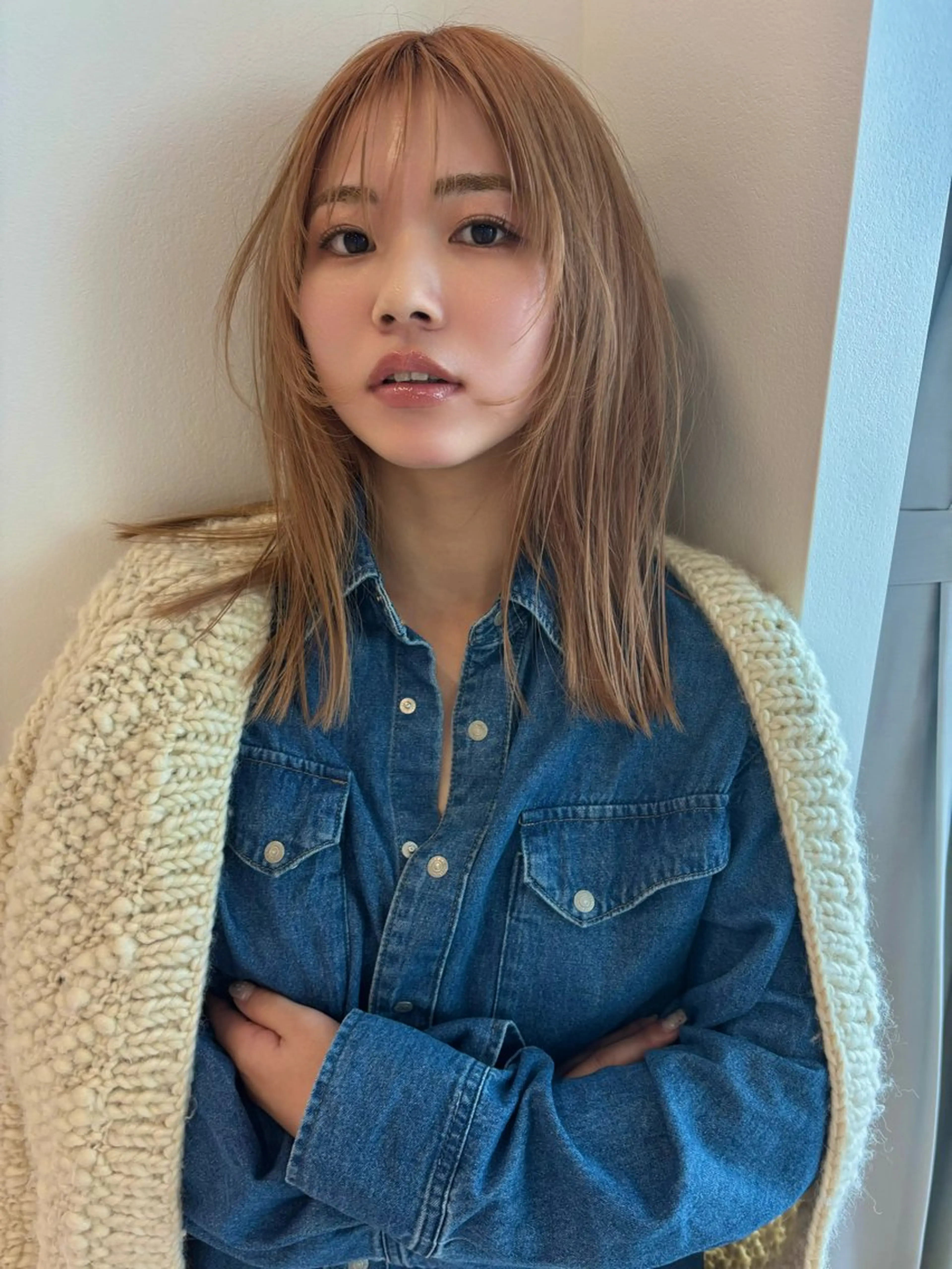 ミディアム 石川 葵のヘアスタイル