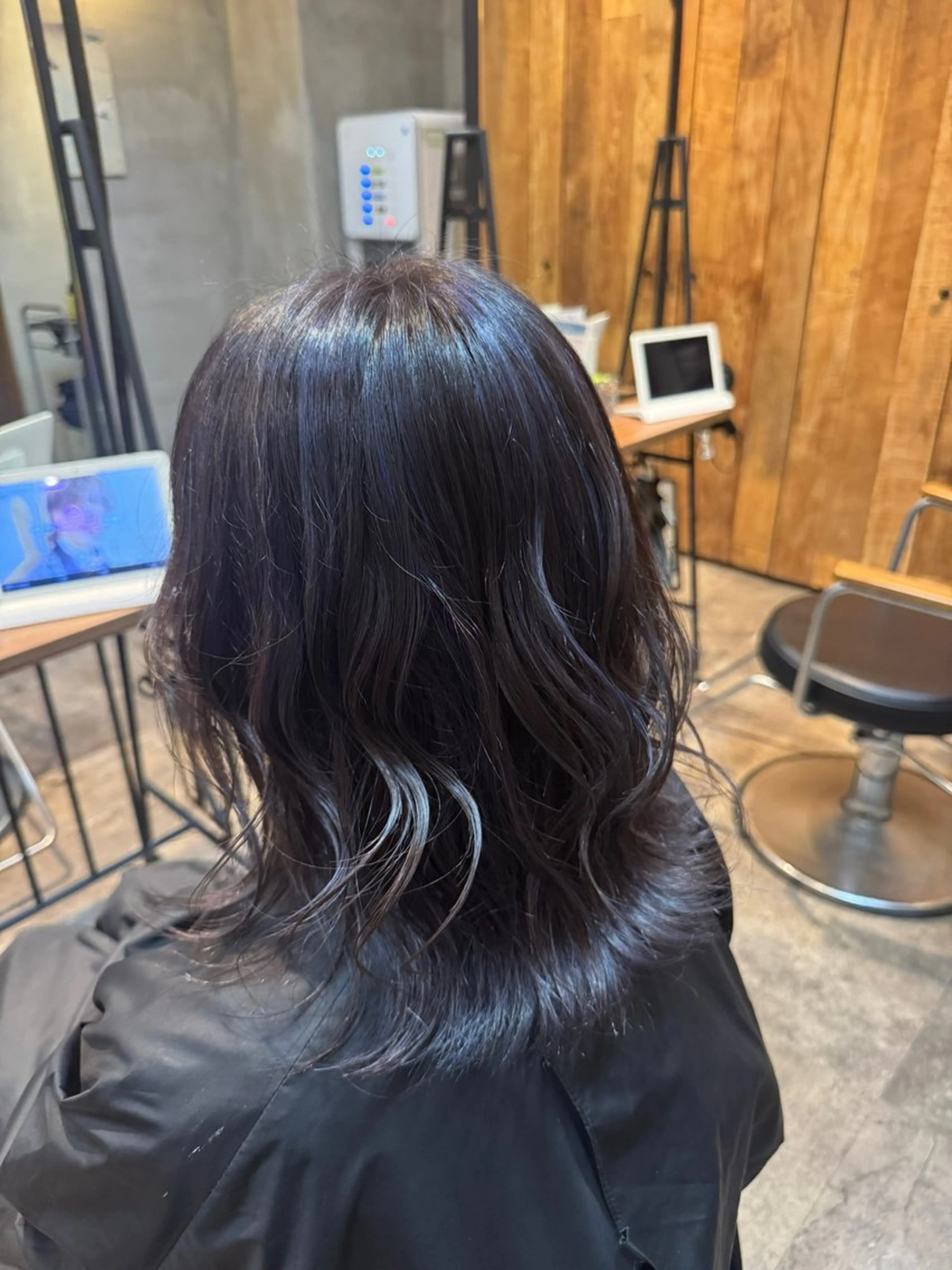 ミディアム カラー ブルーカラー ハイライトカラー ハイライト 原田 夢来のヘアスタイル