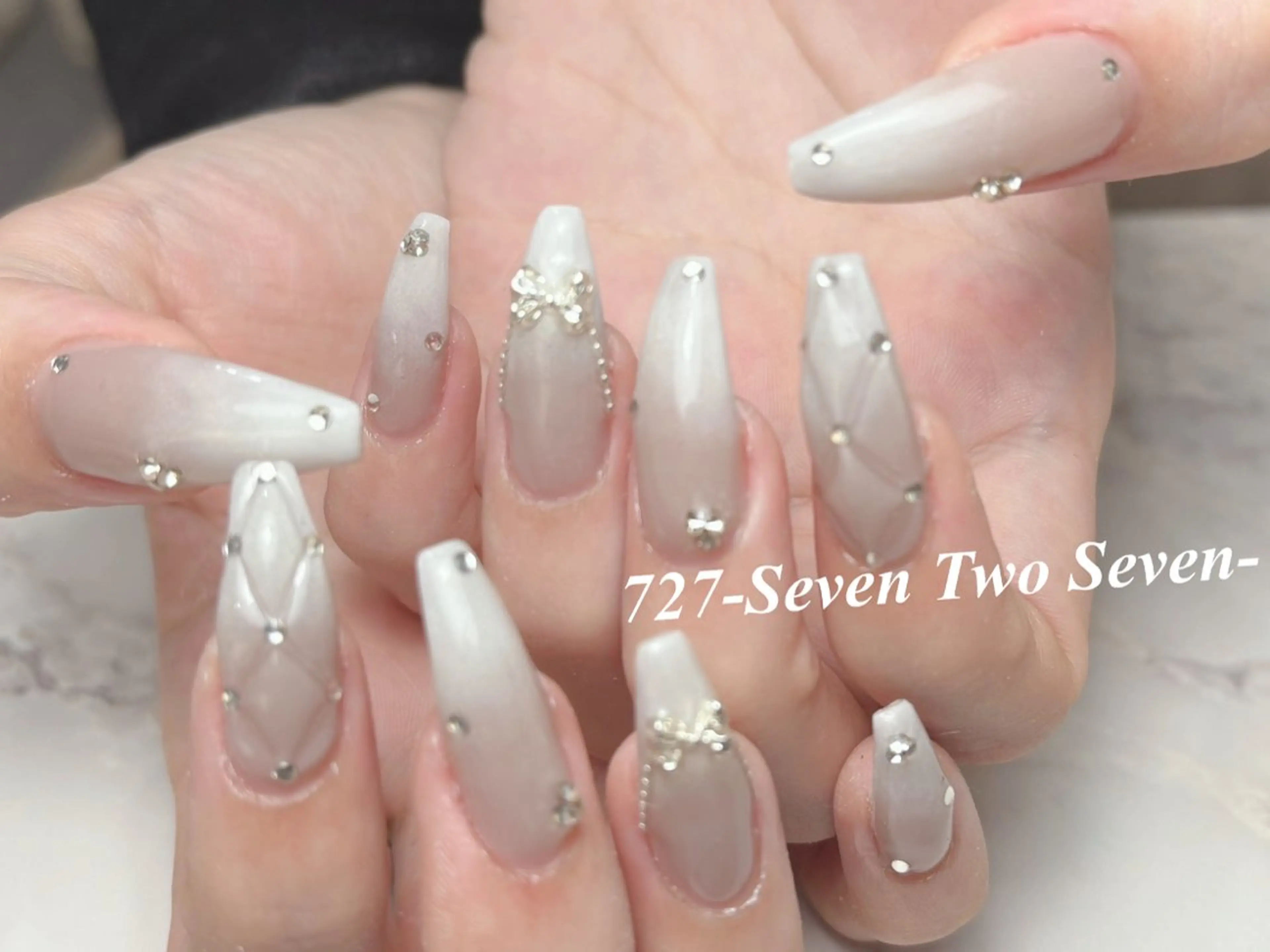 ネイル ハンドネイル 727 nailのネイルデザイン