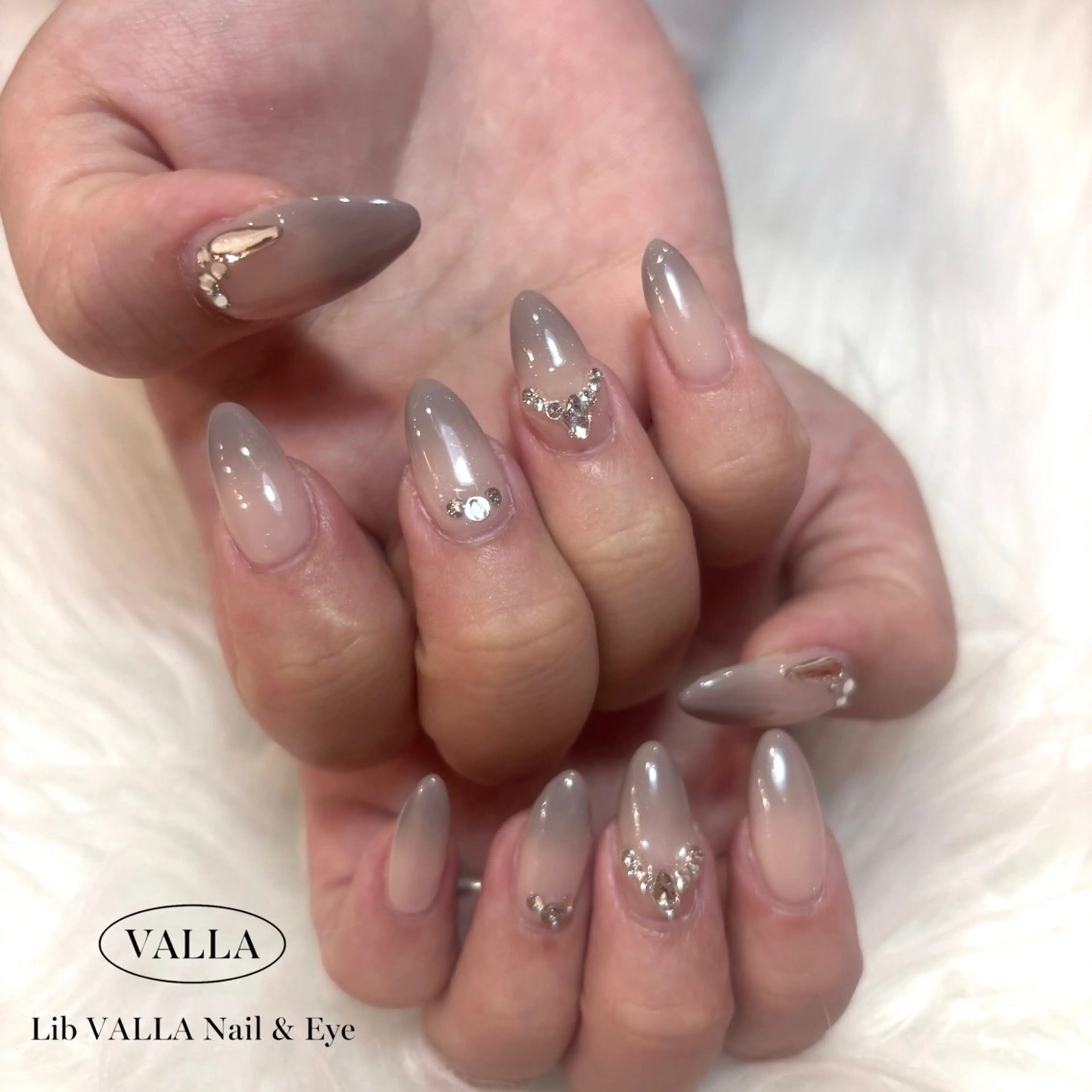 ネイル ハンドネイル LIB VALLA Yuri🍭🖤のネイルデザイン