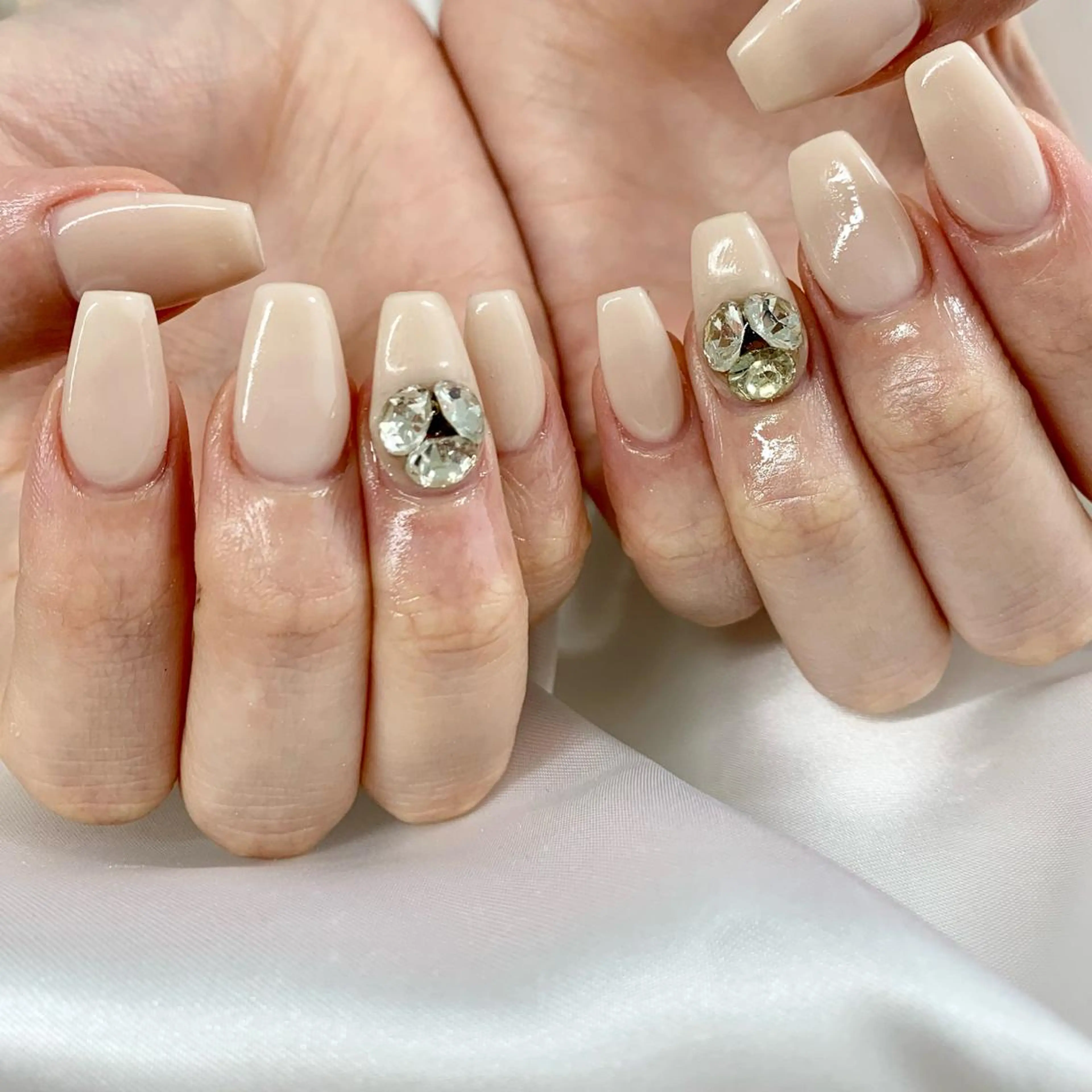 ネイル マツエク・マツパ アイブロウ 眉カラー ワンカラーネイル pu muのネイルデザイン