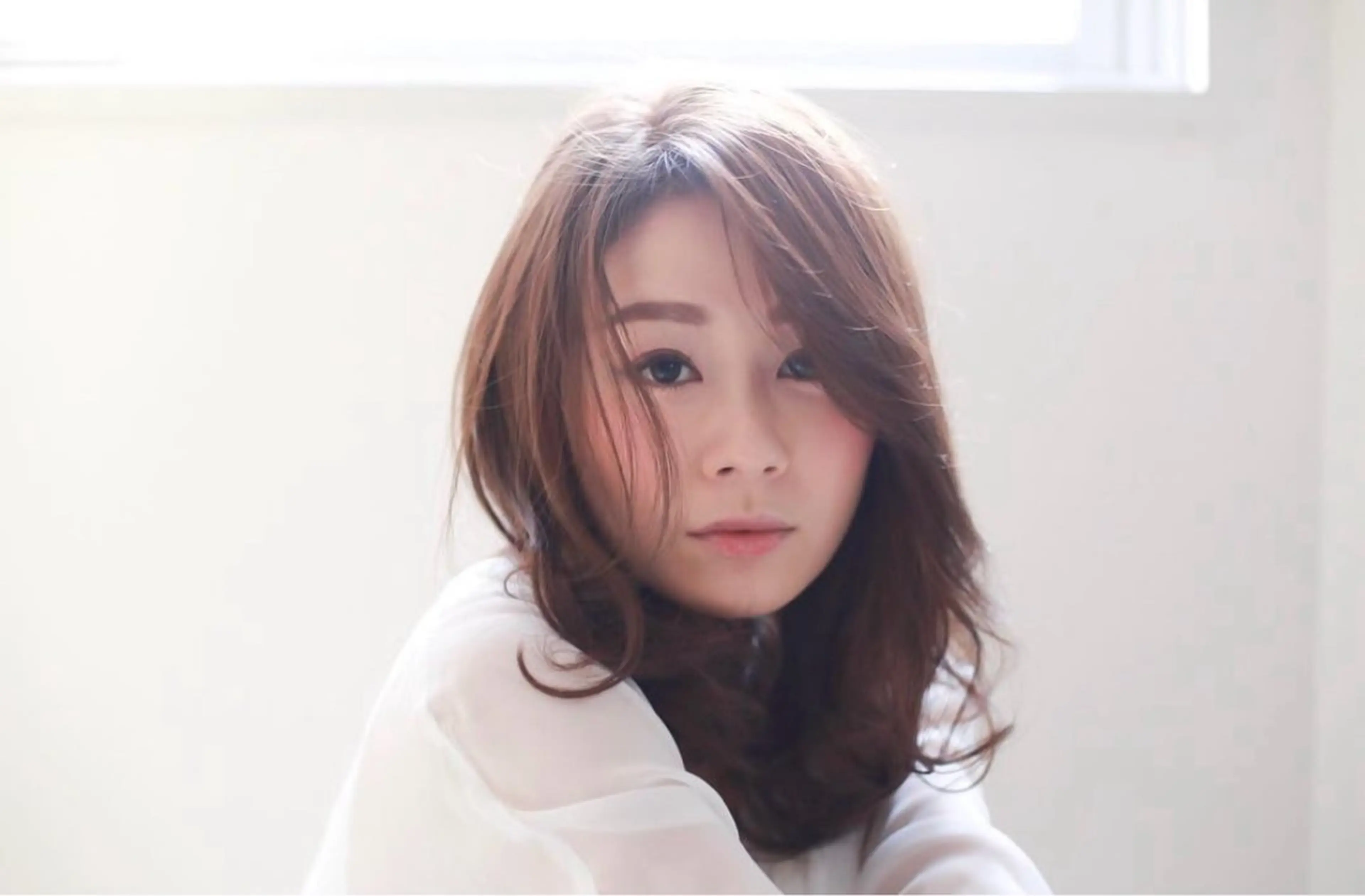 ミディアム カラー 顔周りカット かきあげバング 韓国風ヘア カット ヘアカラー 佐藤里菜🎀 /モデル募集してますのヘアスタイル