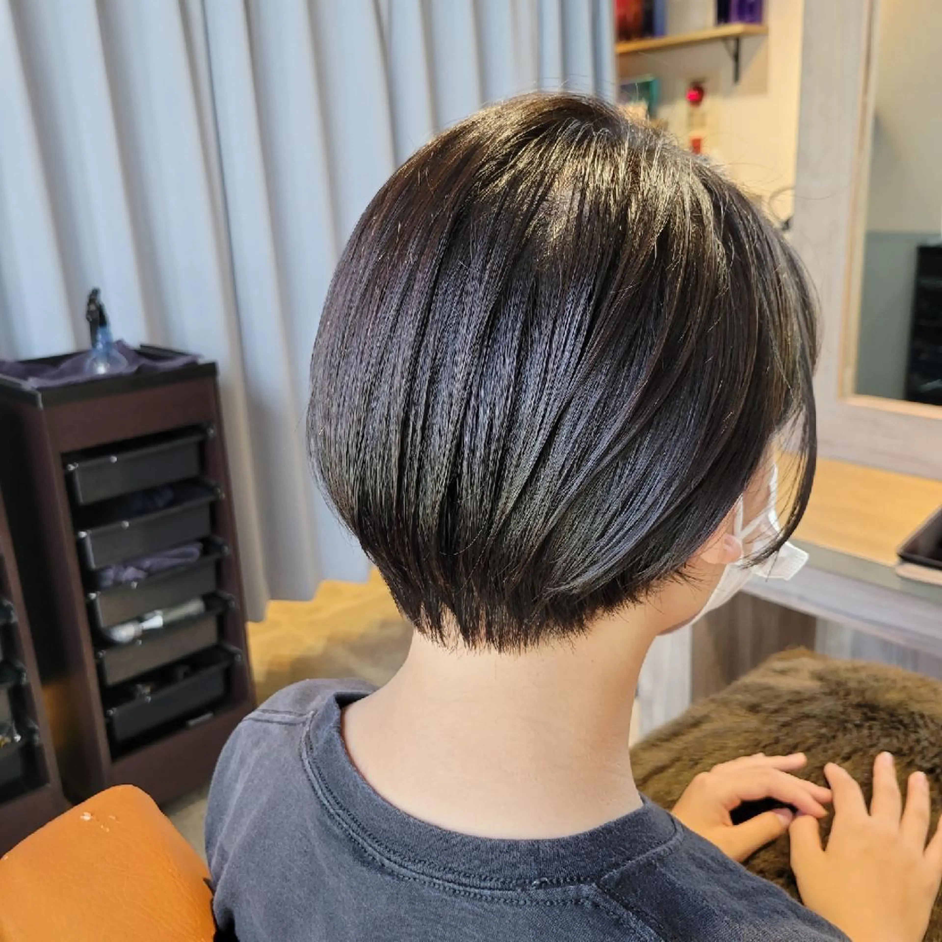 ショート カット alushe 岡 陽子のヘアスタイル