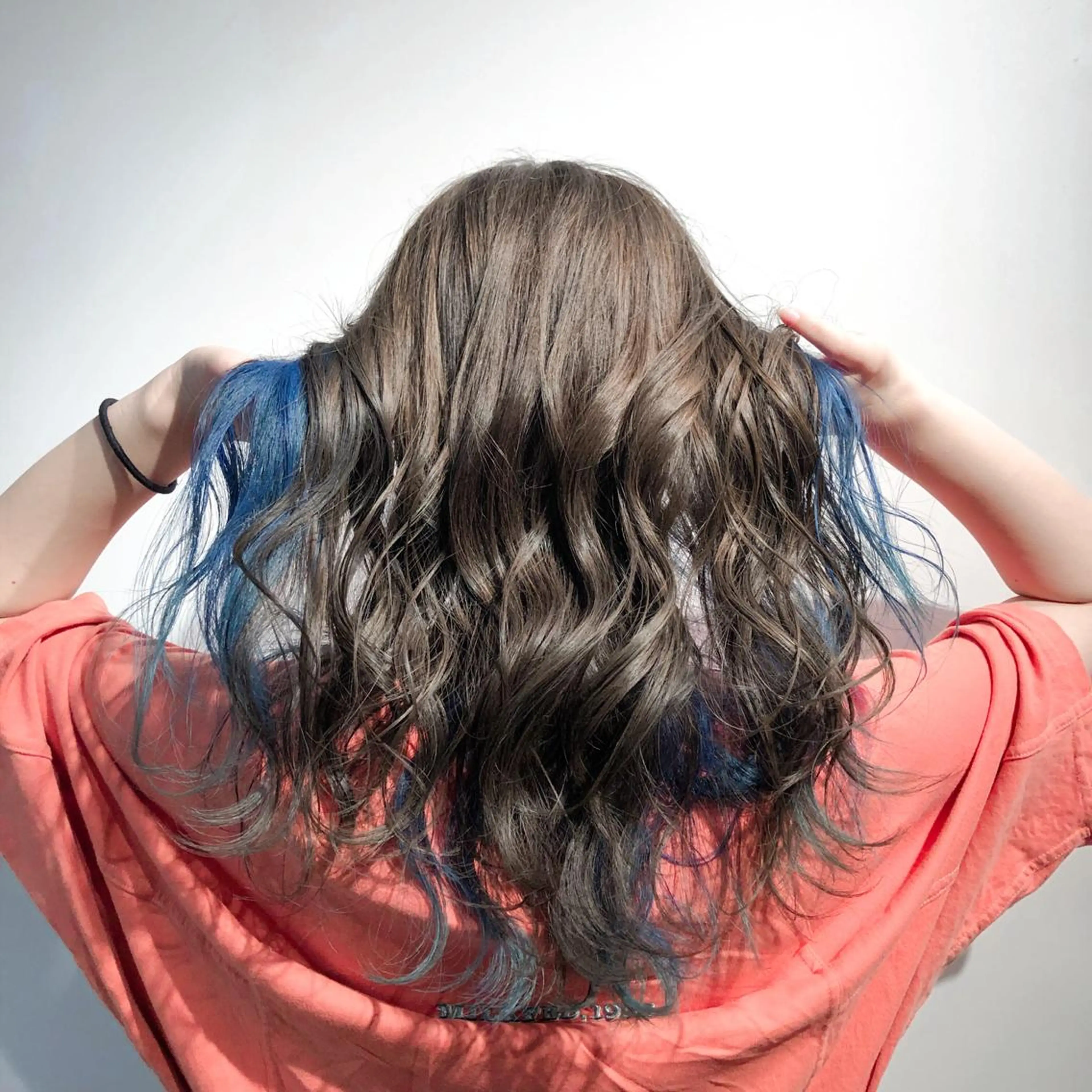 ミディアム カラー 切りっぱなしボブ バレイヤージュ 黒髪 グレージュ ボブ VOICE　hair所属・レイヤーカット 川田くるみのヘアスタイル