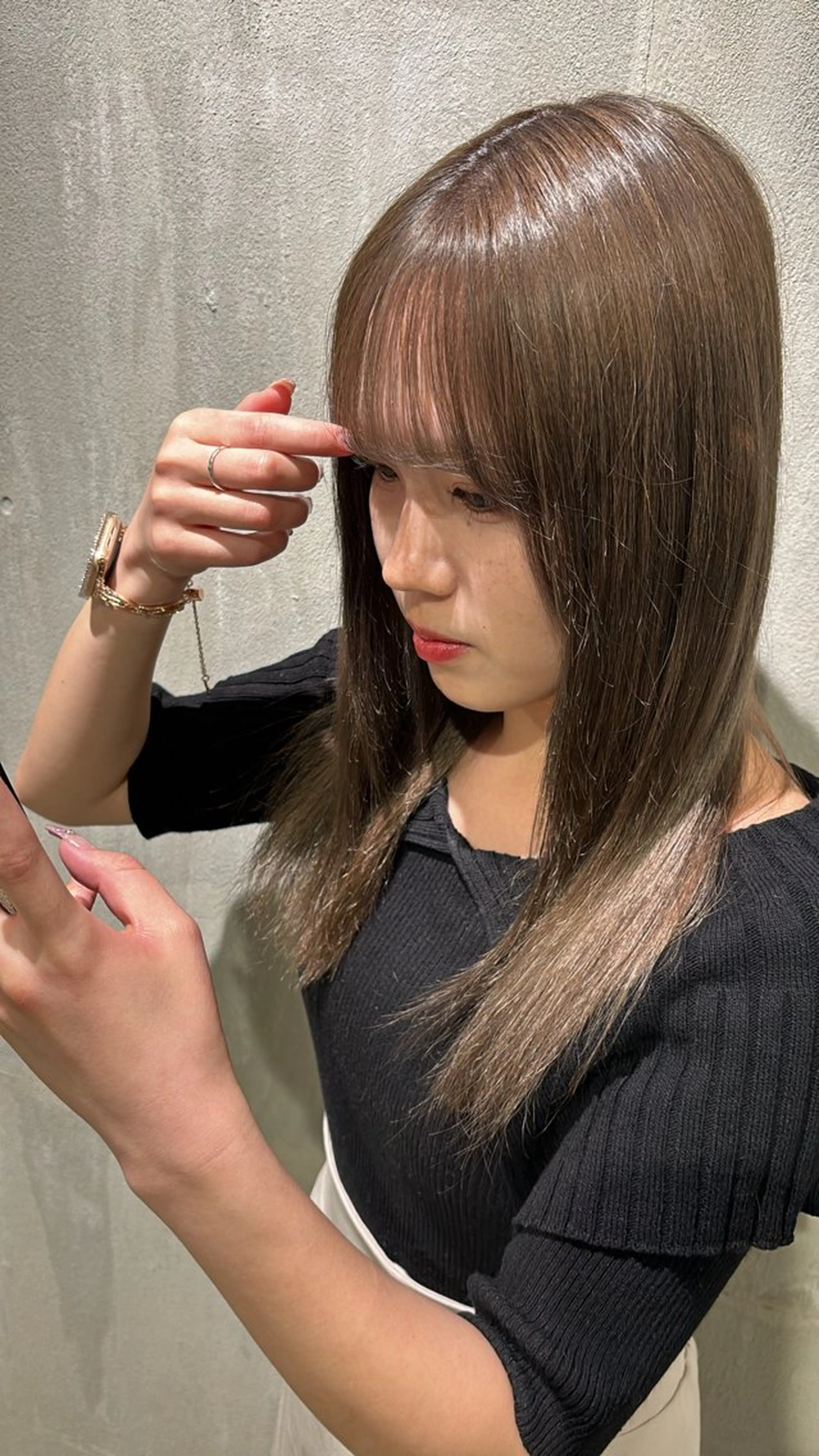 ロング カラー グレージュ ミルクティーグレージュ 小木曽 里華のヘアスタイル