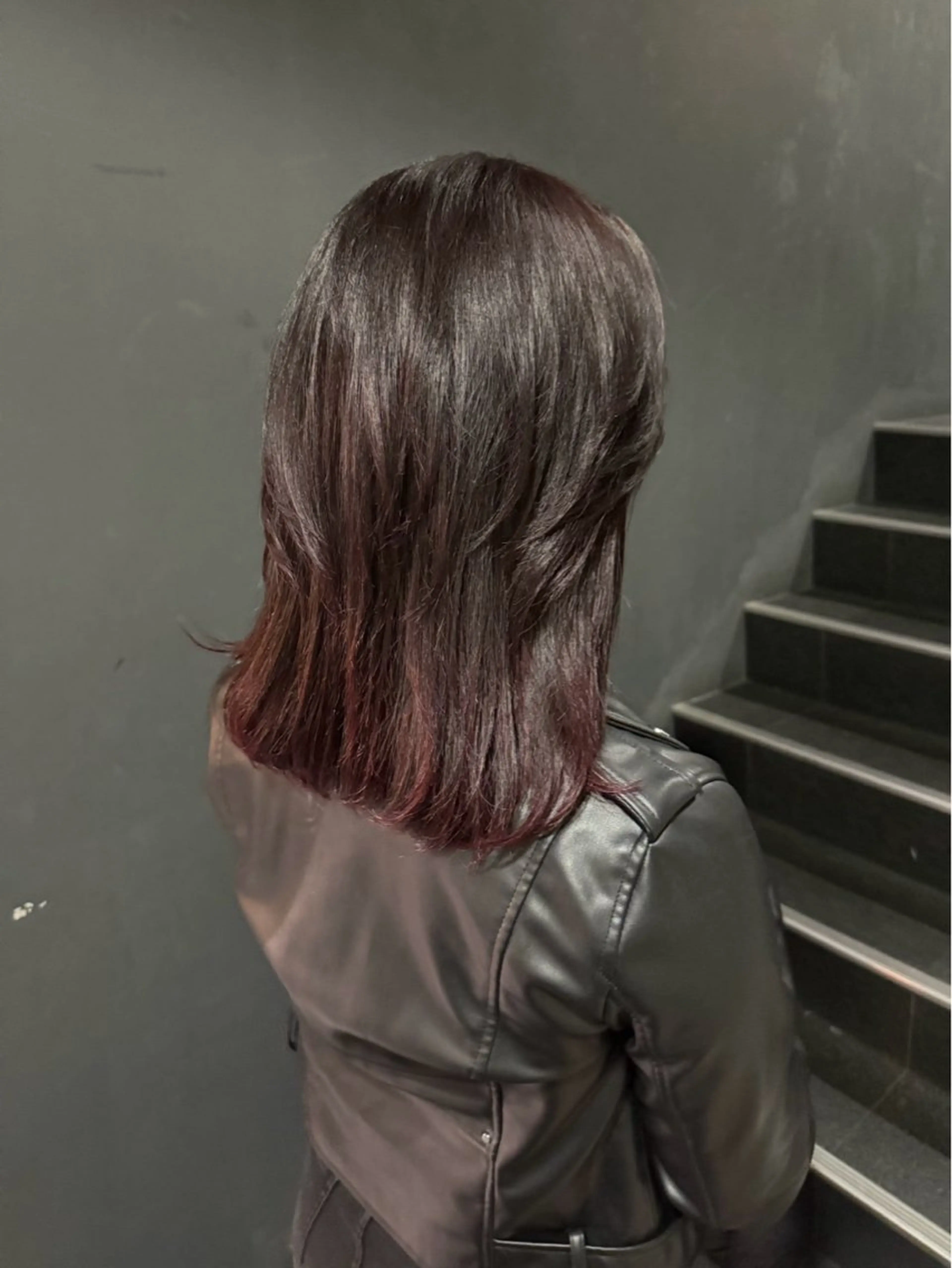 セミロング イズミ ミオのヘアスタイル