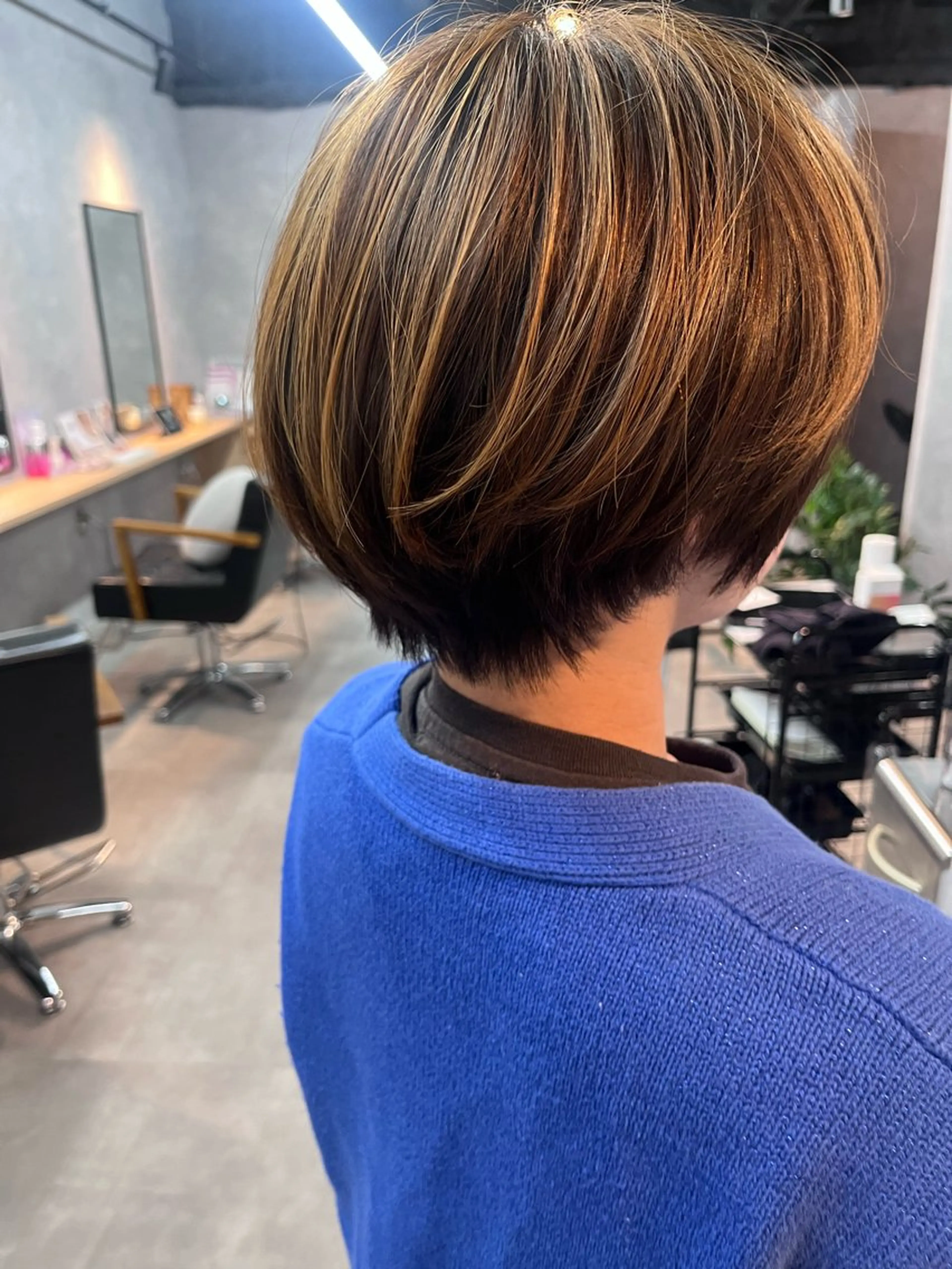 ショート カラー ハイライトカラー ハイライト ショートヘア 小山洋次/阪急茨木/ 透明感カラーショートのヘアスタイル