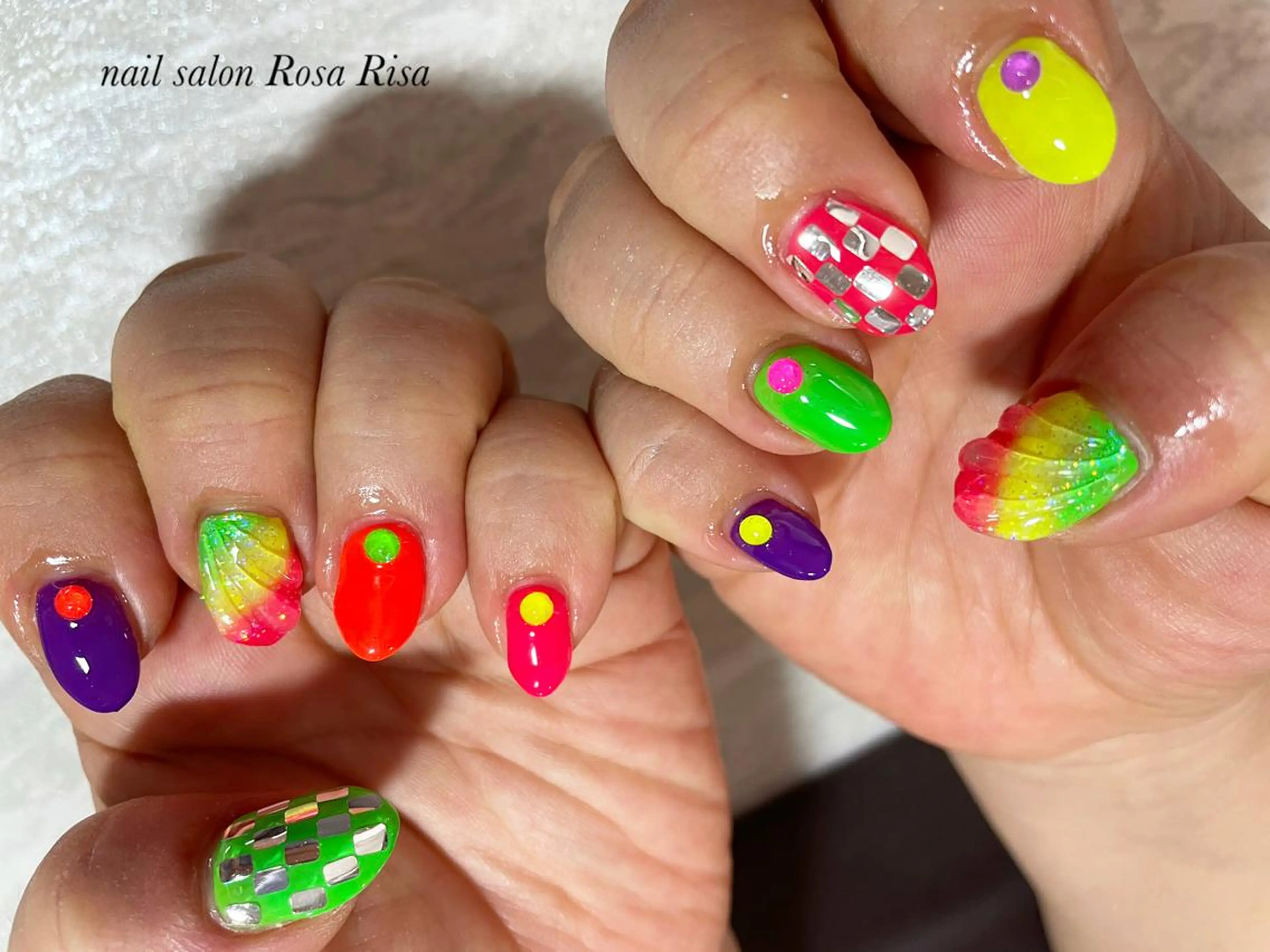 ミディアム ネイル ネイルスタジオ シェイクユアハンズのネイルデザイン