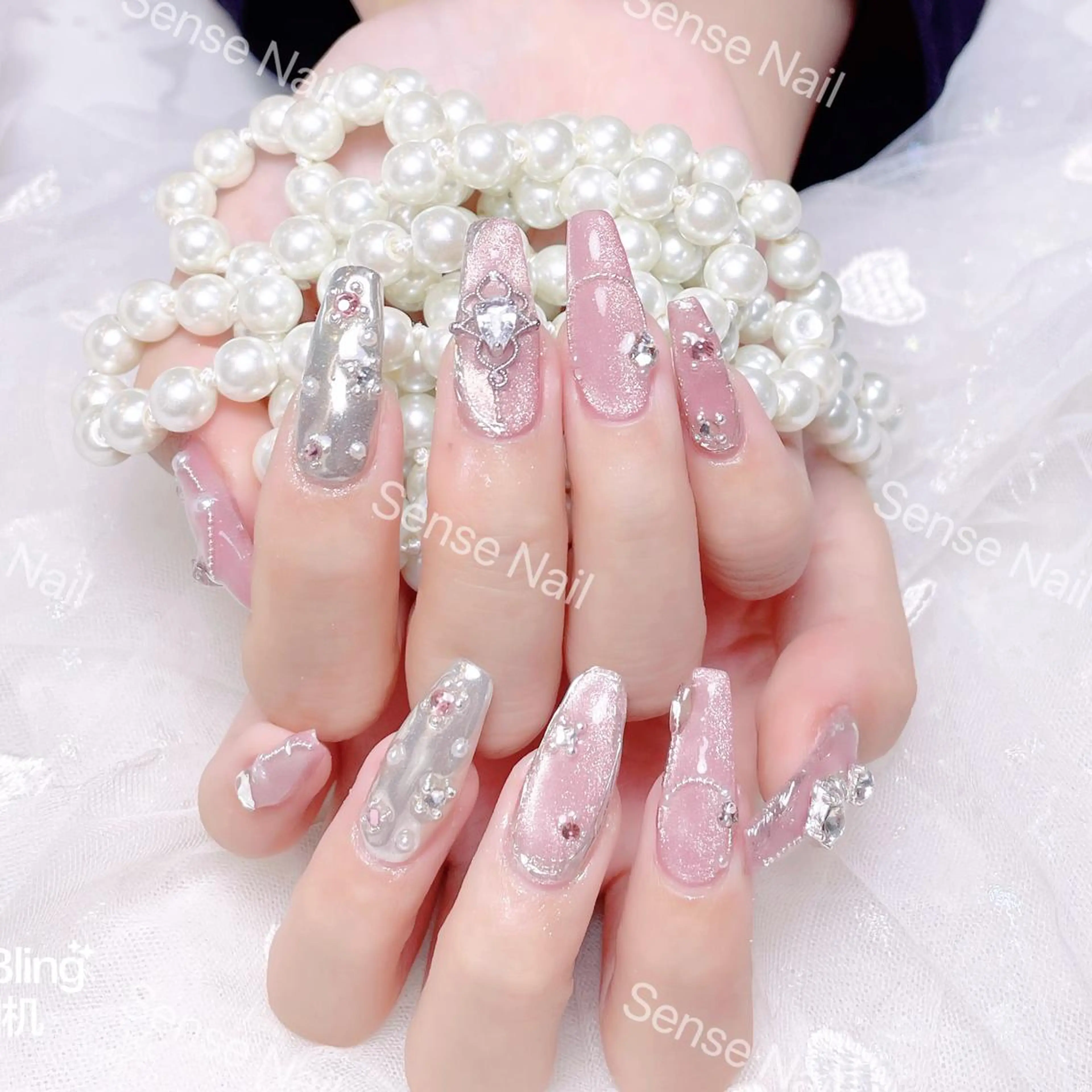 ネイル ハンドネイル ハンドケア Queening 🦋のネイルデザイン