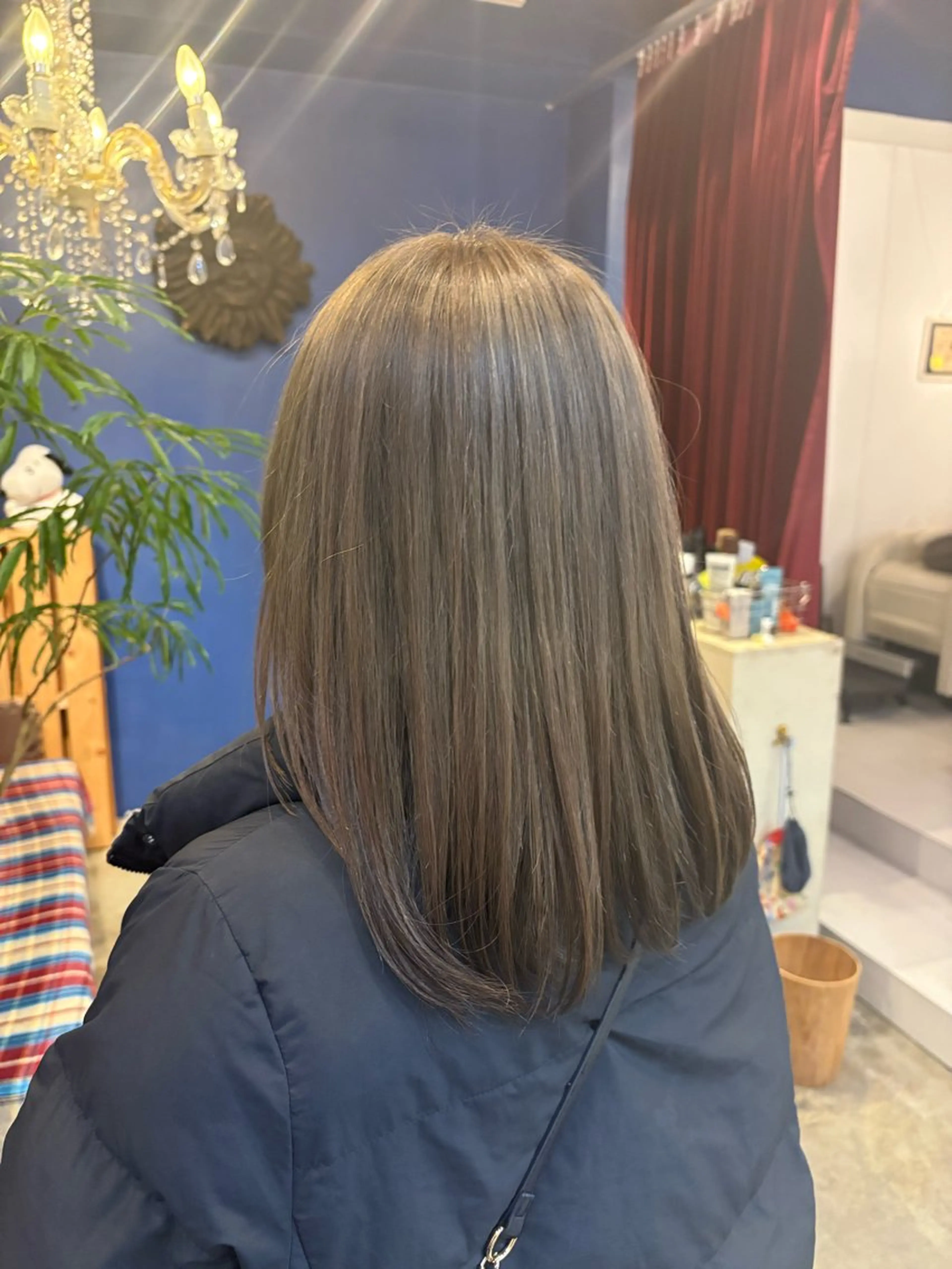 カラー 関 明日花のヘアスタイル