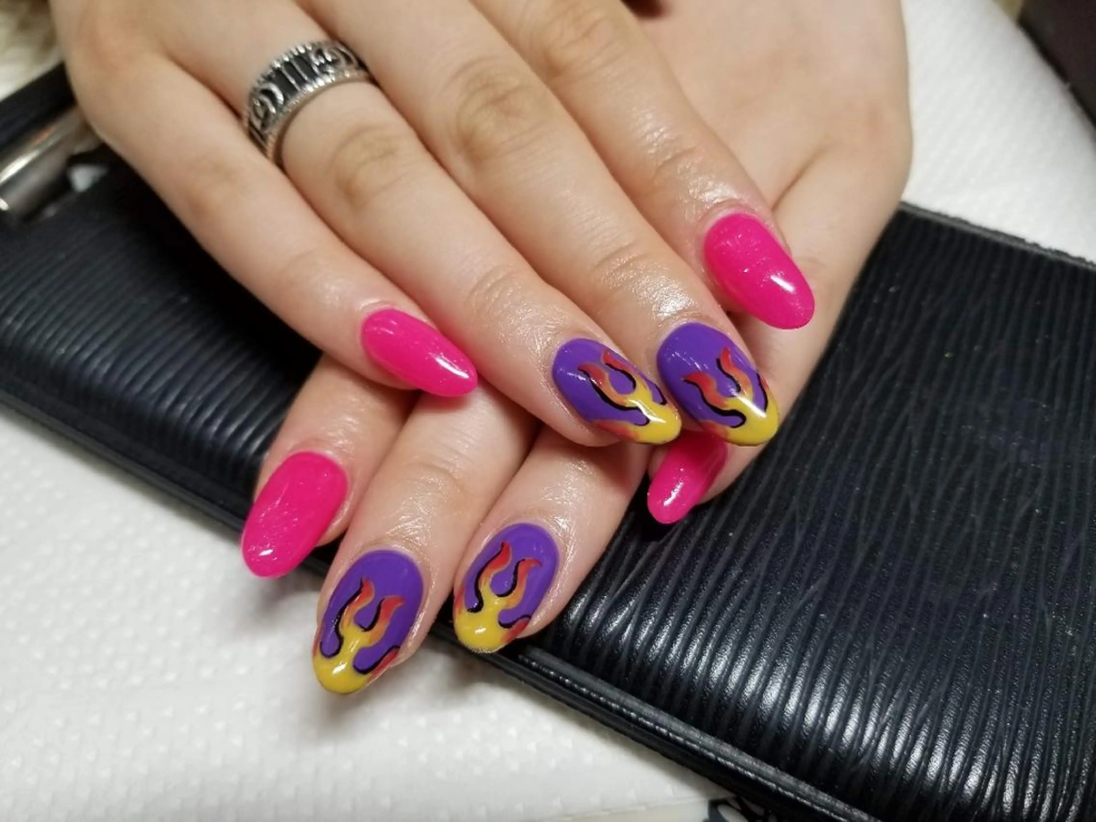 ネイル ネイルリボン 受付スタッフのネイルデザイン